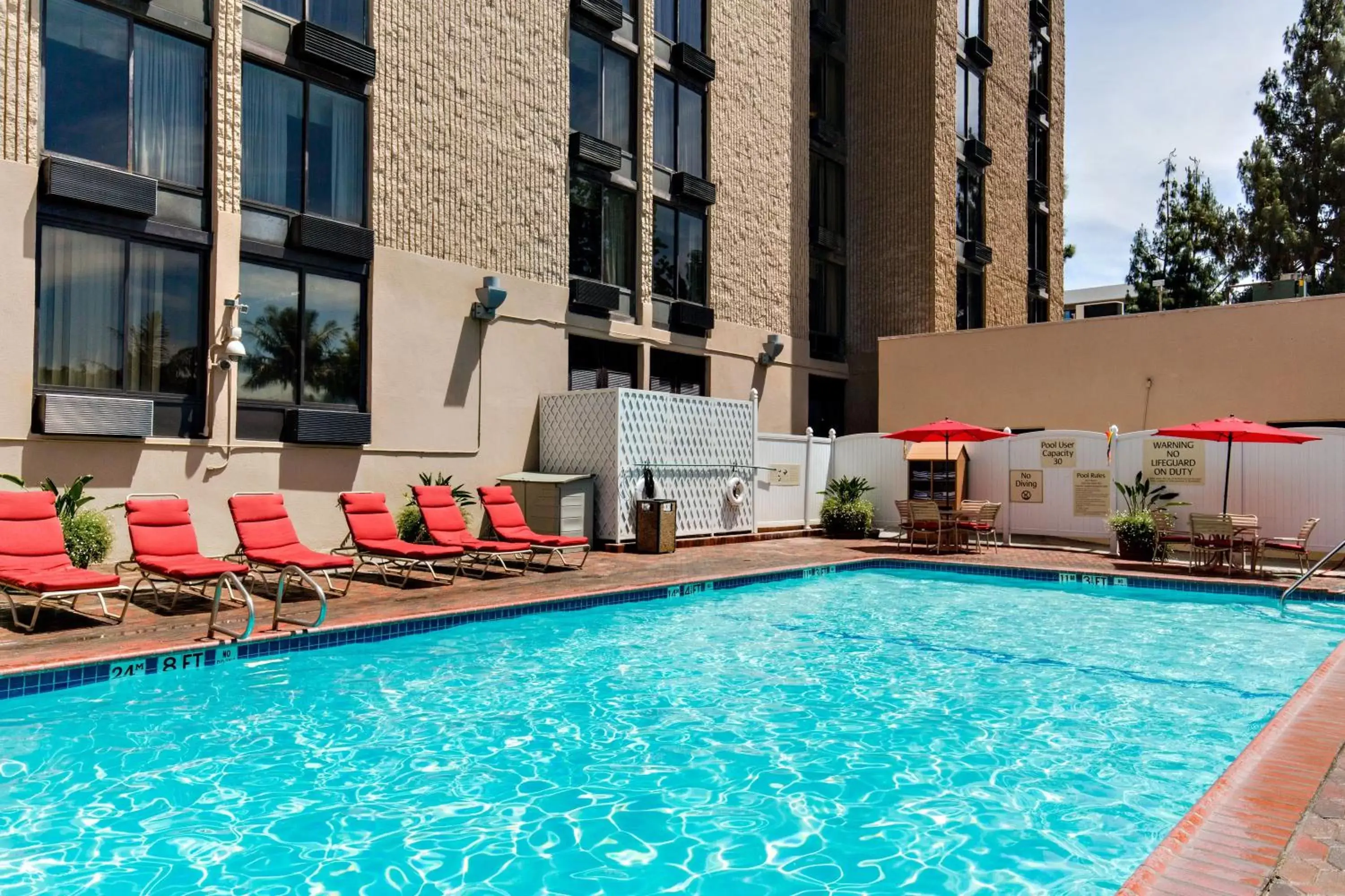 Swimming Pool in Hotel Burbank