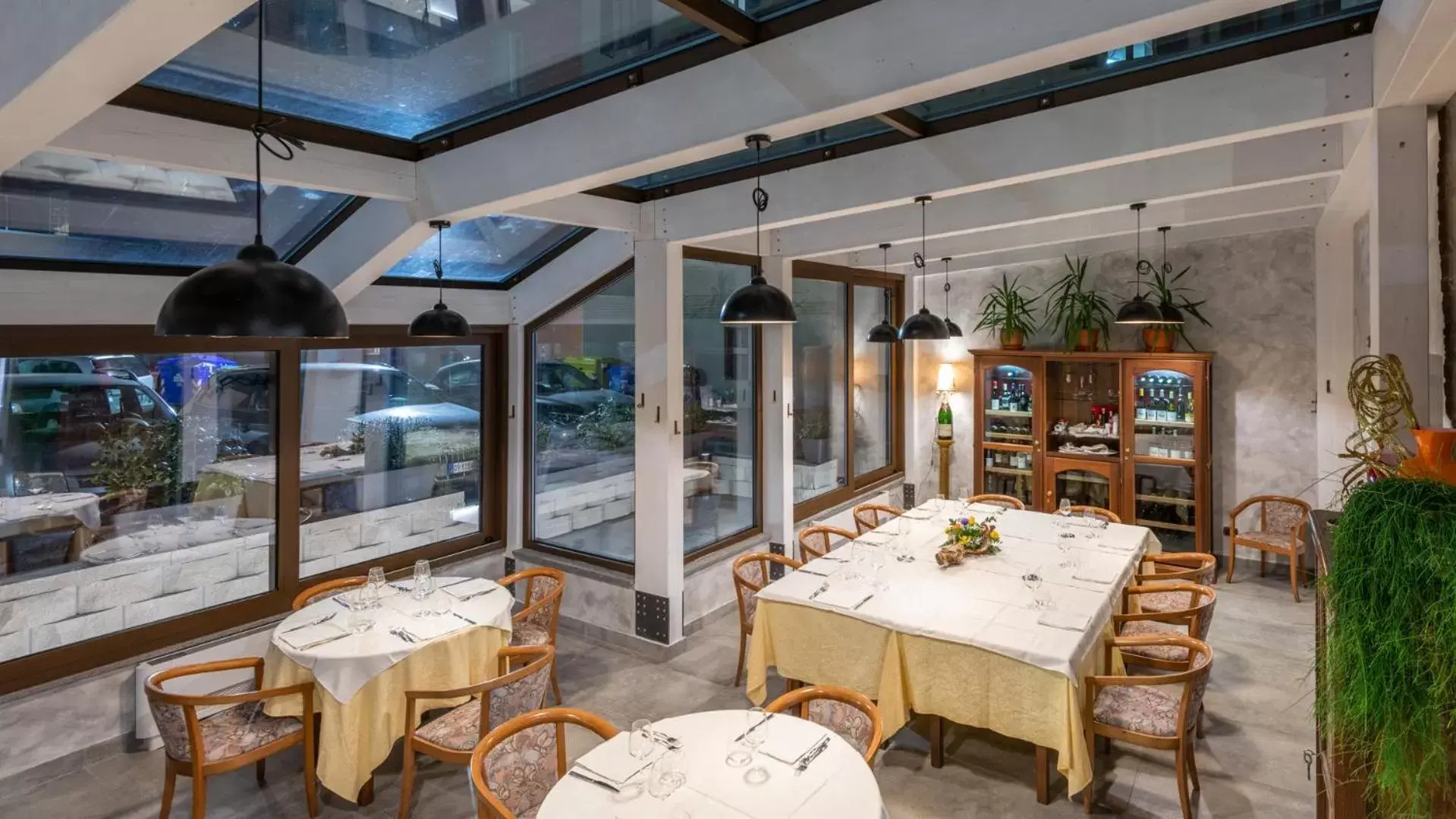 Restaurant/places to eat in Hotel Roma Restaurant/places to eat in Hotel Roma