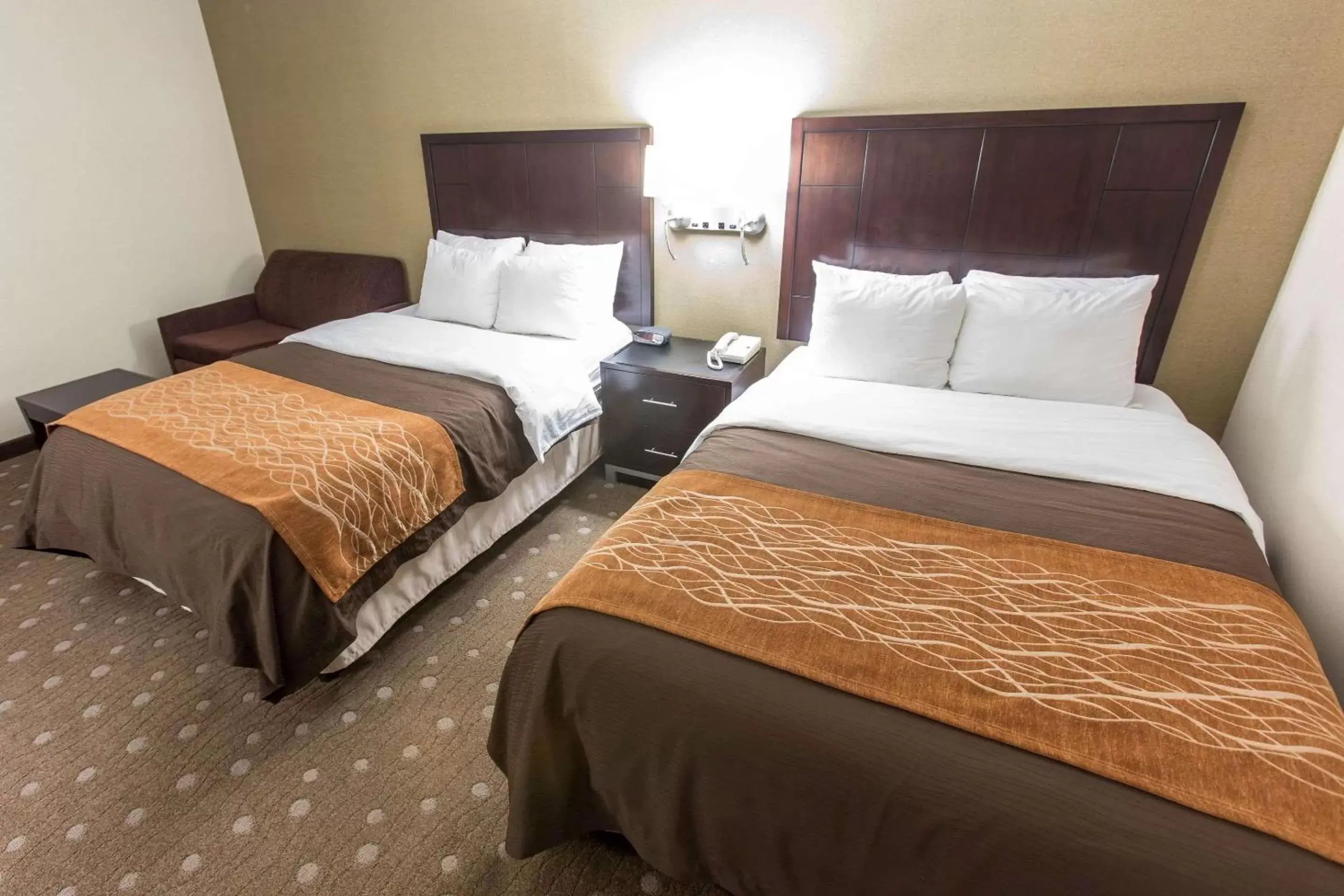 Photo of the whole room, Bed in Comfort Inn Pittsburgh