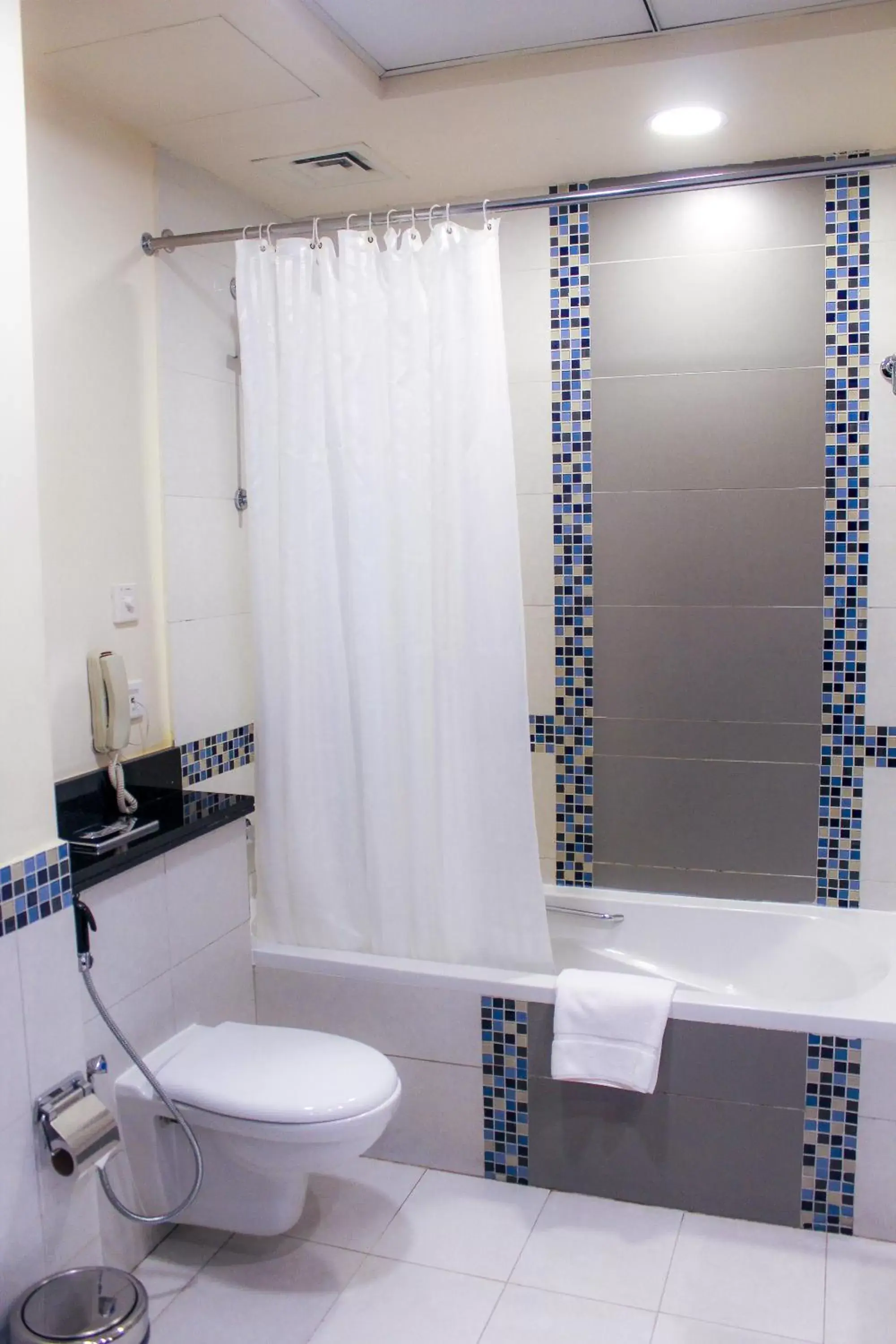 Bathroom in Dunes Hotel Apartment Oud Metha, Bur Dubai