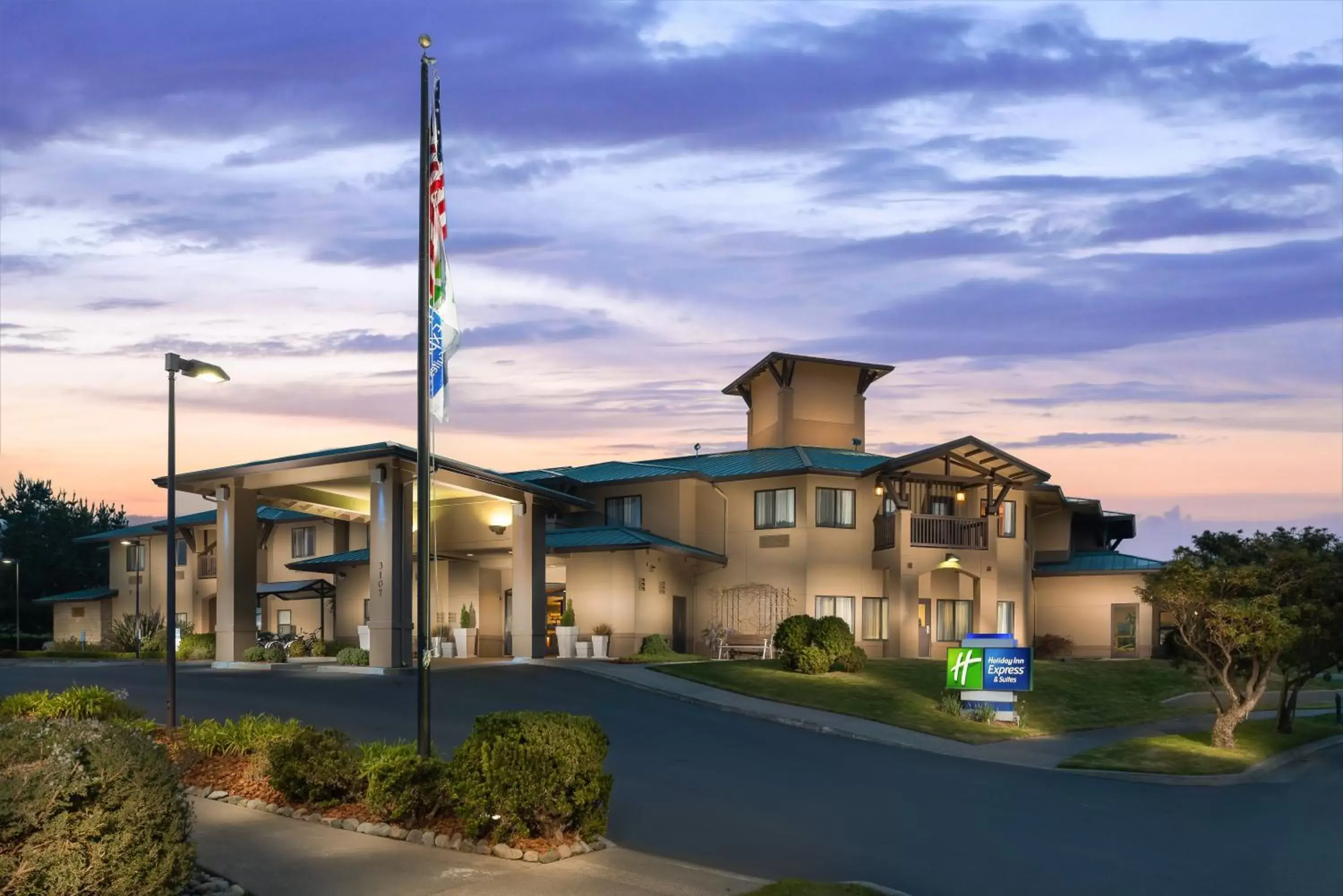 Property Building in Holiday Inn Express Hotel & Suites Arcata/Eureka-Airport Area, an IHG Hotel