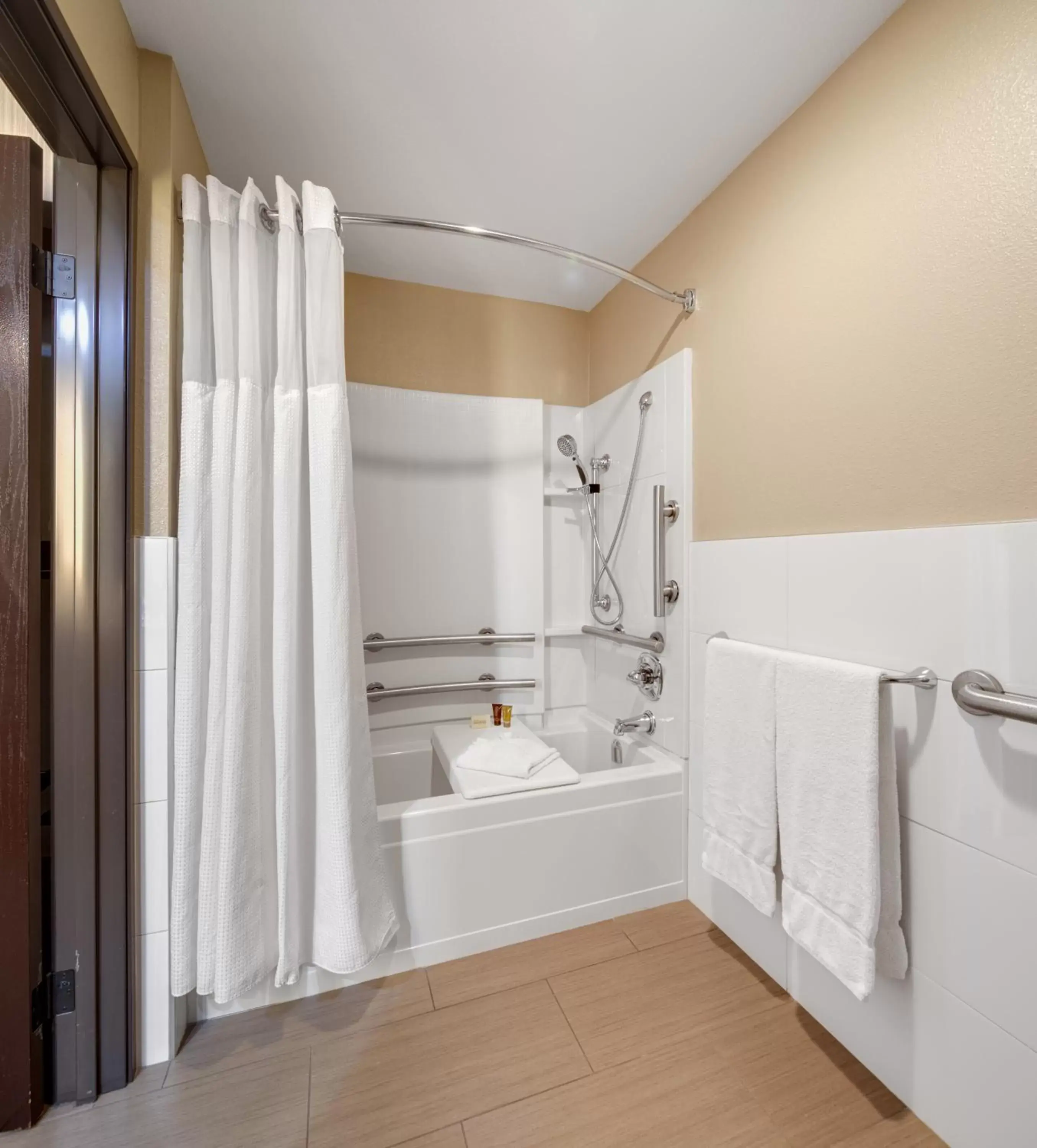 acessibility, Bathroom in Ayres Hotel Corona East