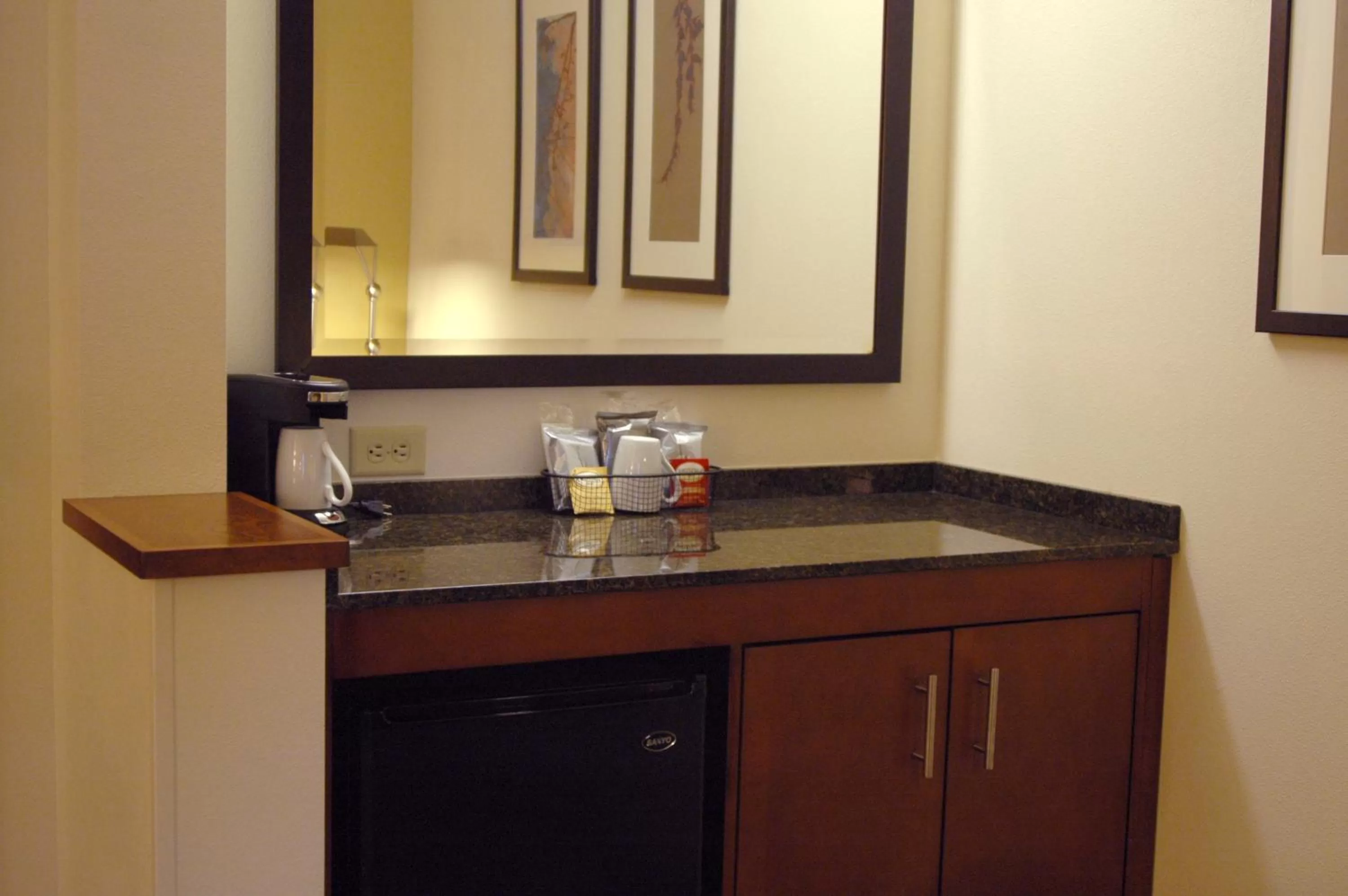 Coffee/tea facilities in Hyatt Place Reno/Tahoe Airport