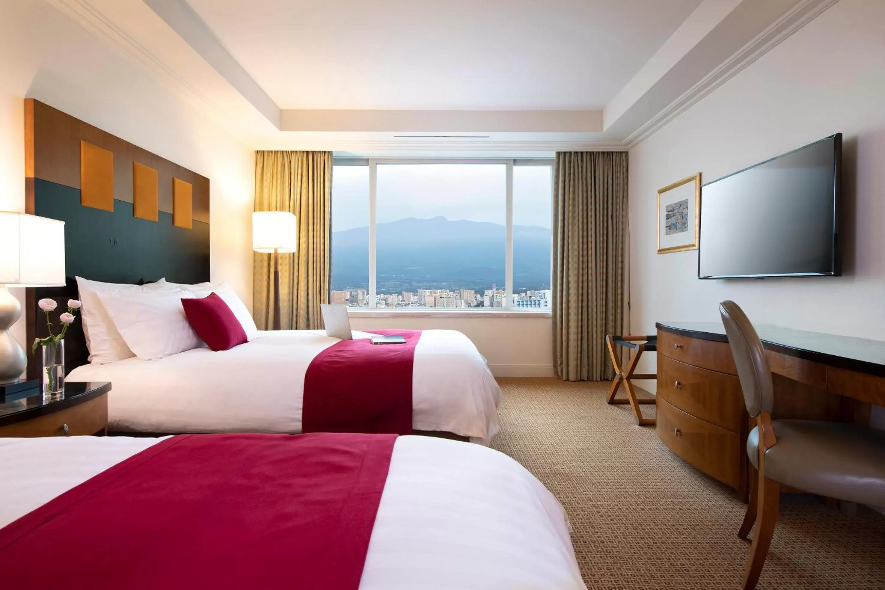 Superior Twin Room with Mountain View in Ramada Plaza by Wyndham Jeju Ocean Front Superior Twin Room with Mountain View in Ramada Plaza by Wyndham Jeju Ocean Front