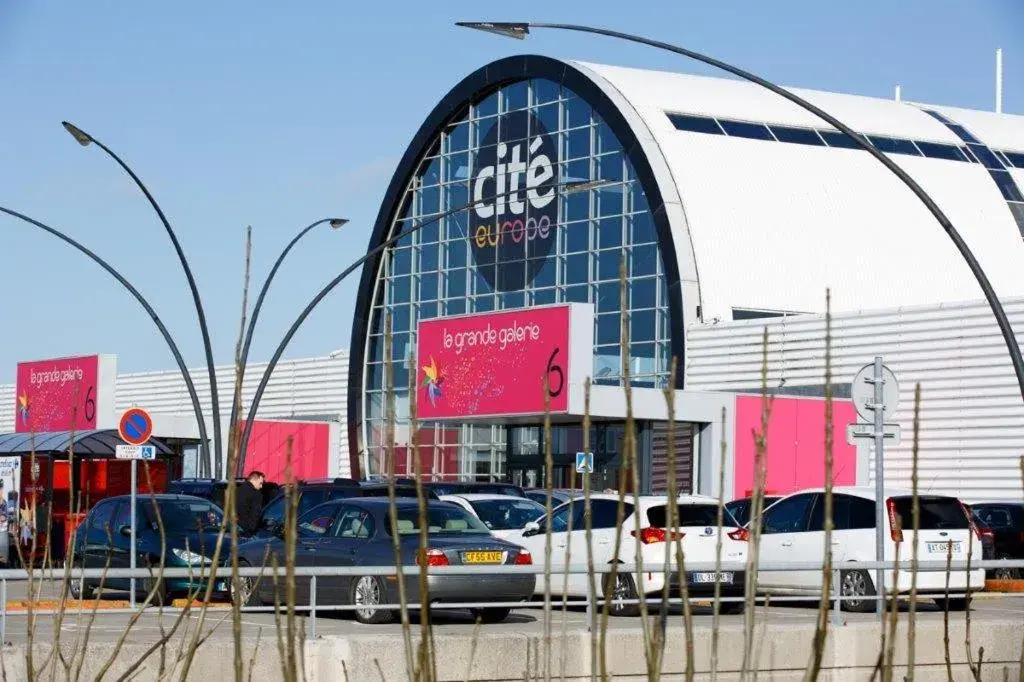 Shopping Area, Property Building in The Originals City, L'Haut' Aile, Coquelles-Calais Tunnel s/Manche L'HAUTAILE