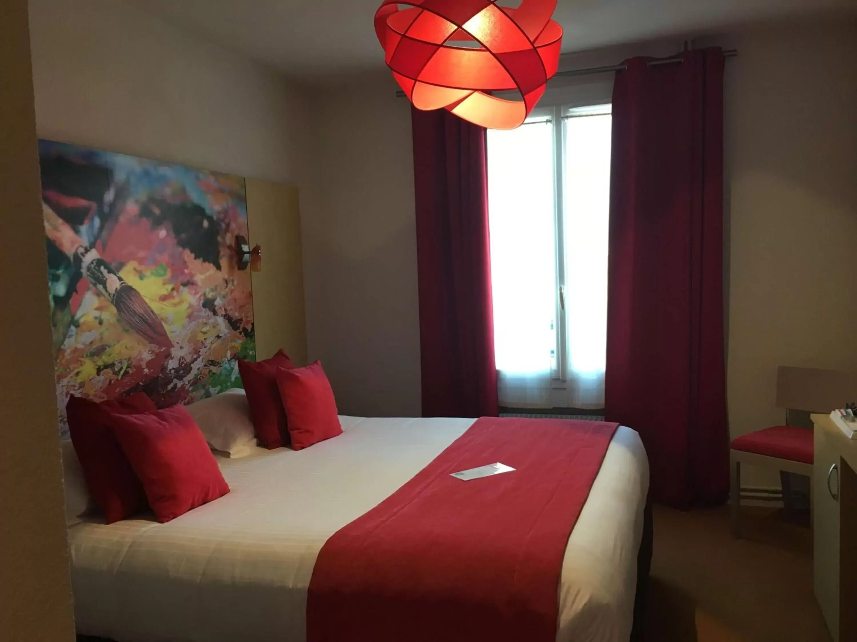 Photo of the whole room, Bed in Best Western Le Vinci Loire Valley