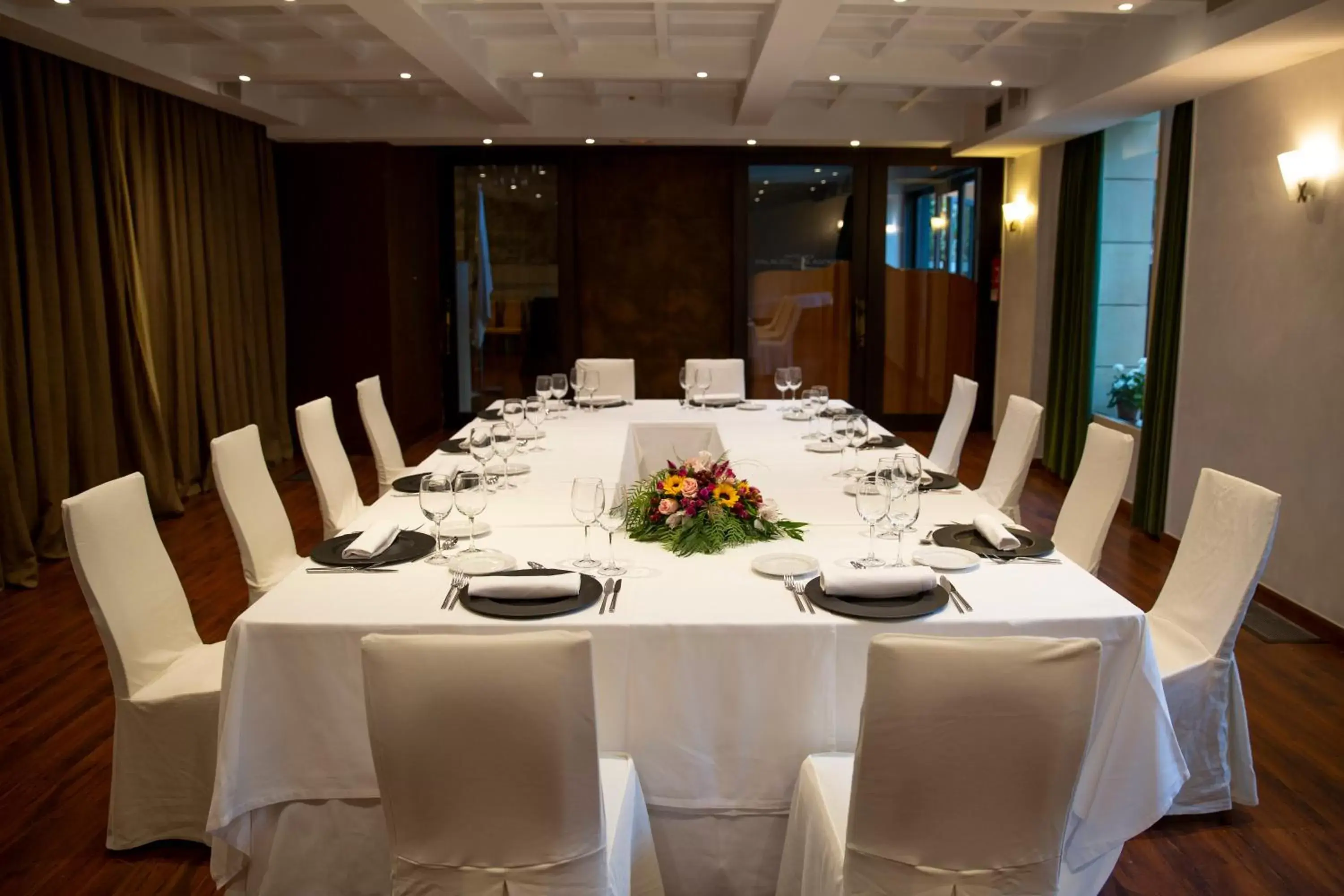 Business facilities, Banquet Facilities in Palacio de los Blasones Suites