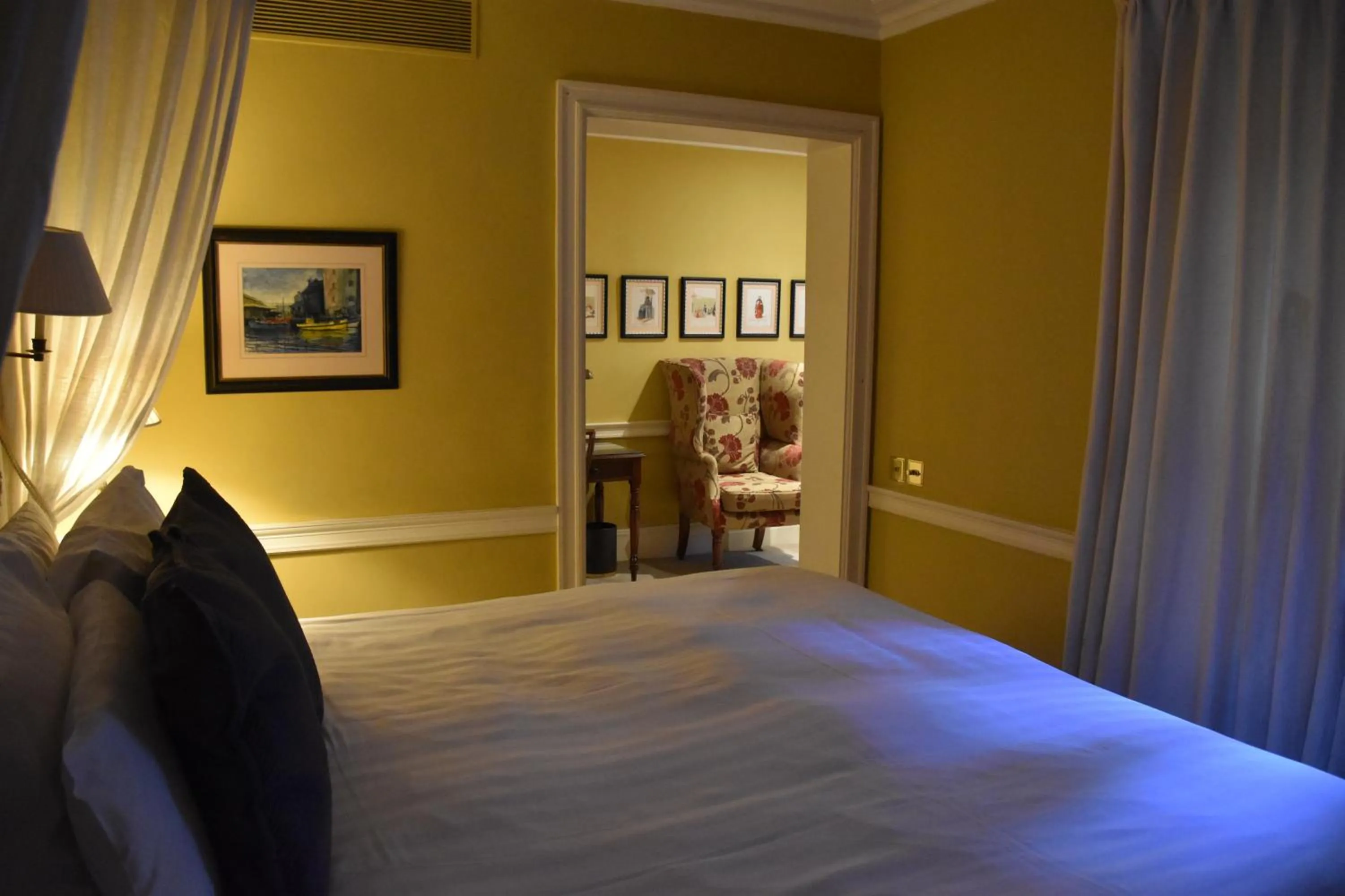 Bed in The Cranley Hotel