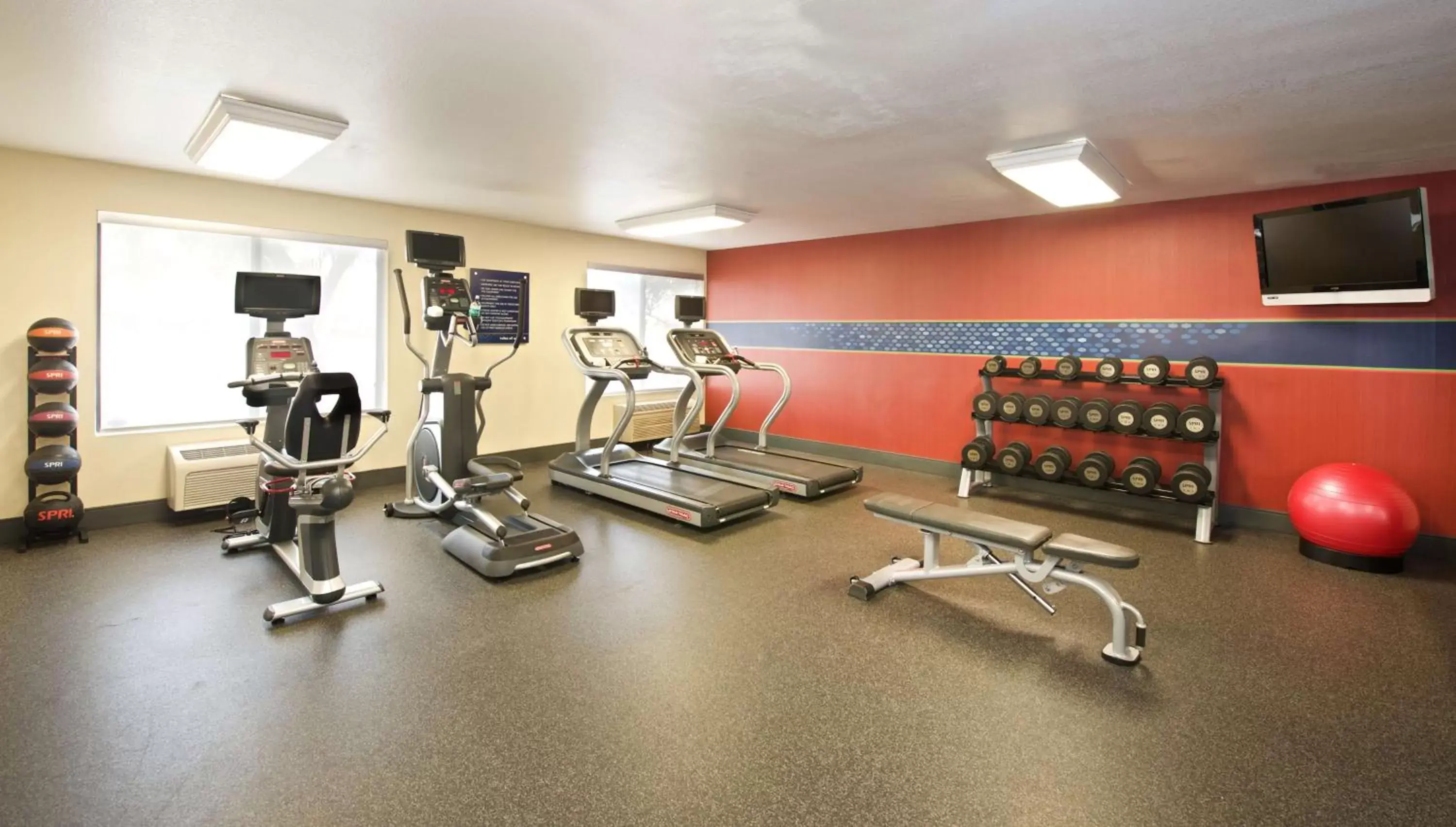 Fitness centre/facilities in Hampton Inn Phoenix Airport North Fitness centre/facilities in Hampton Inn Phoenix Airport North