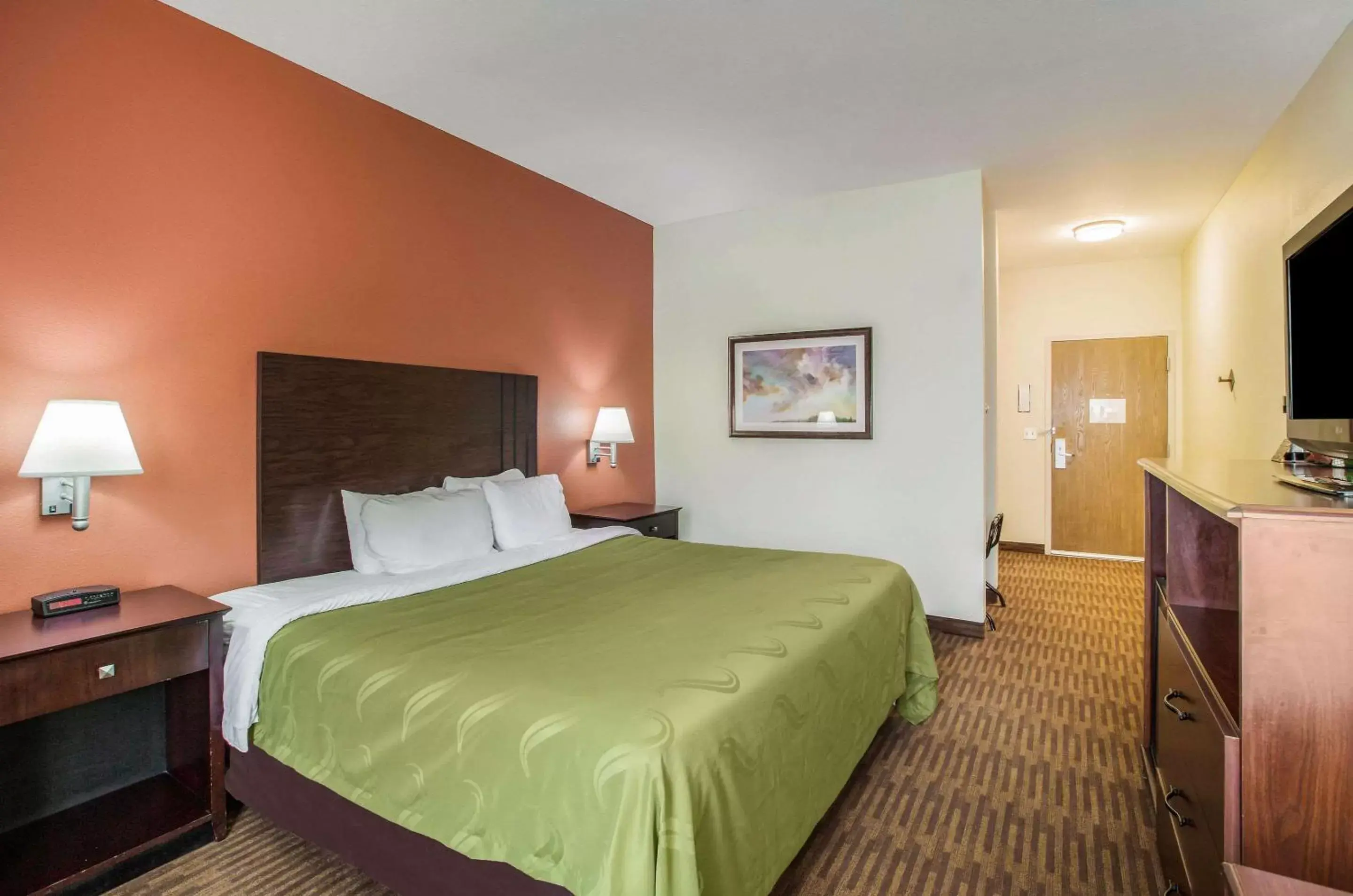 Photo of the whole room, Bed in Quality Inn & Suites Lawrence - University Area