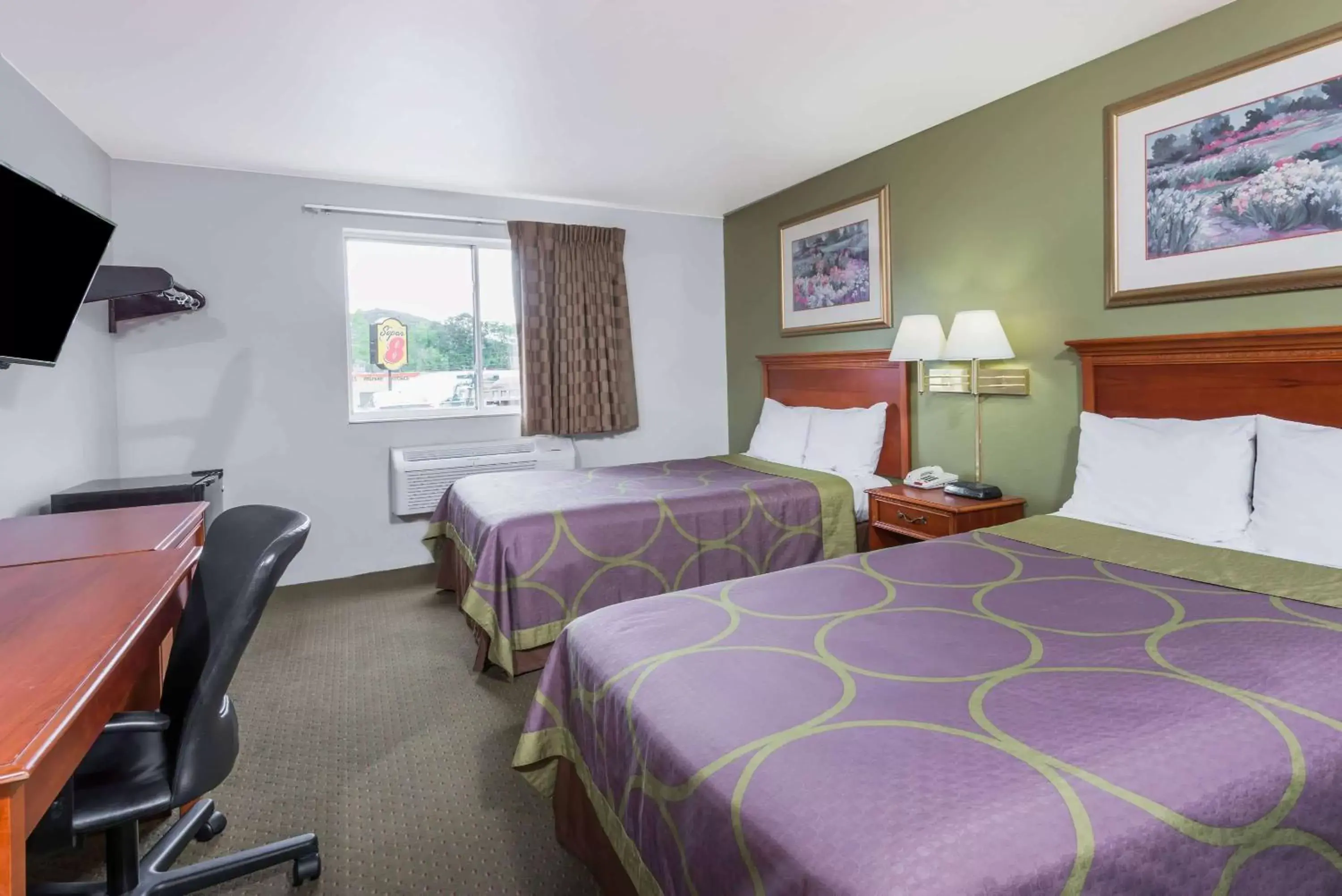 Photo of the whole room, Bed in Super 8 by Wyndham Pittsburgh/Monroeville