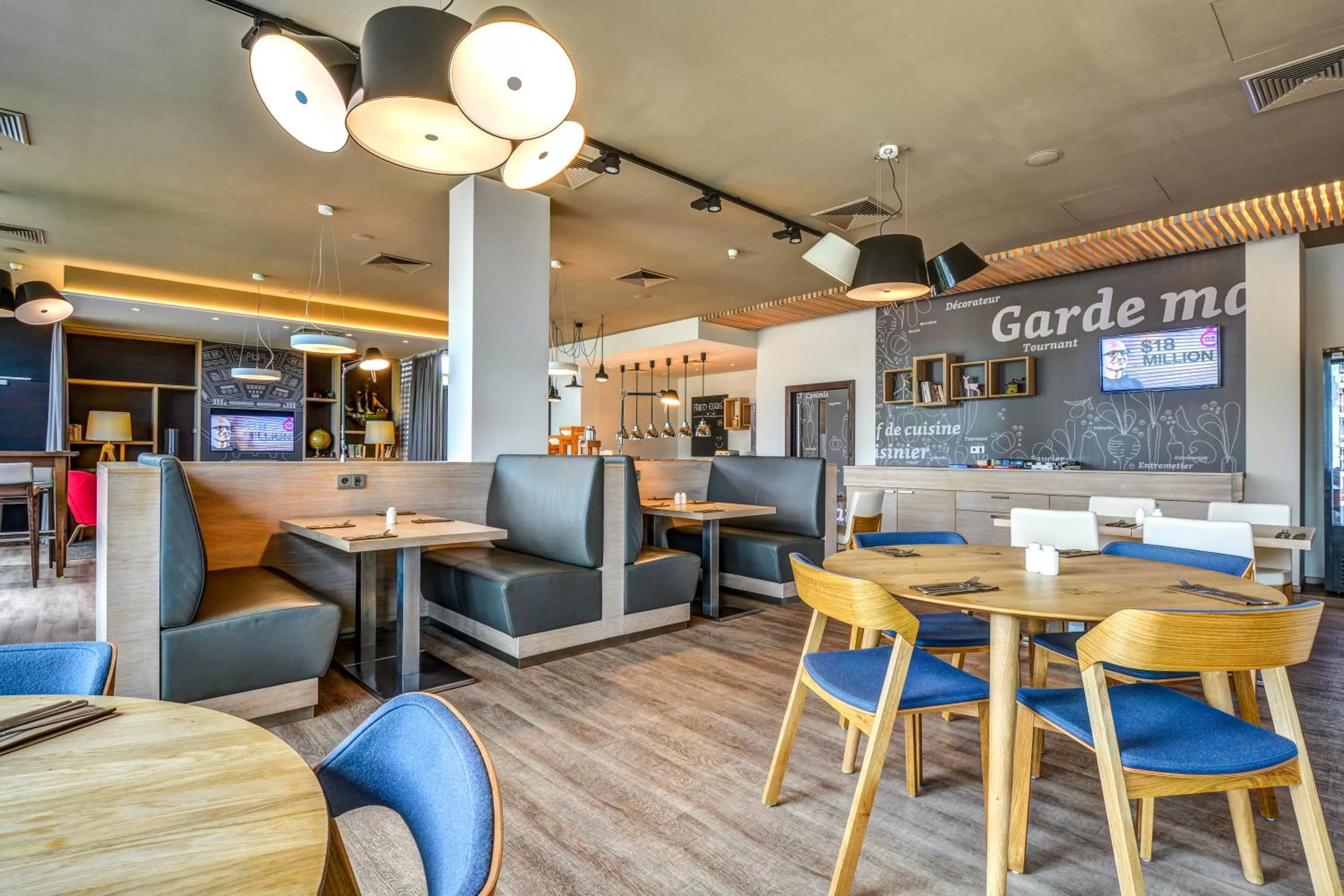 Restaurant/places to eat in Holiday Inn Prague Airport by IHG
