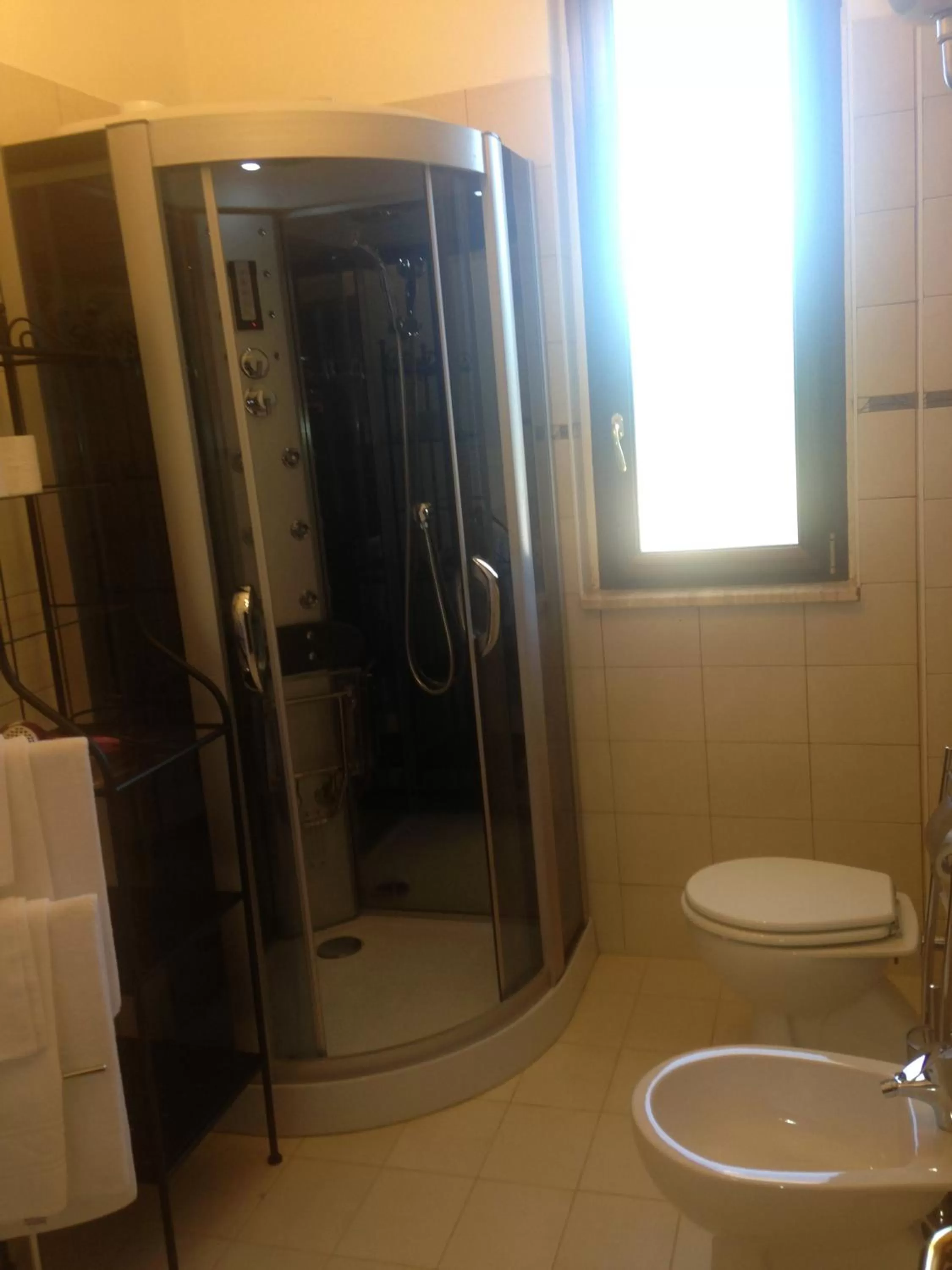 Bathroom in Le Sirene Bed and Breakfast