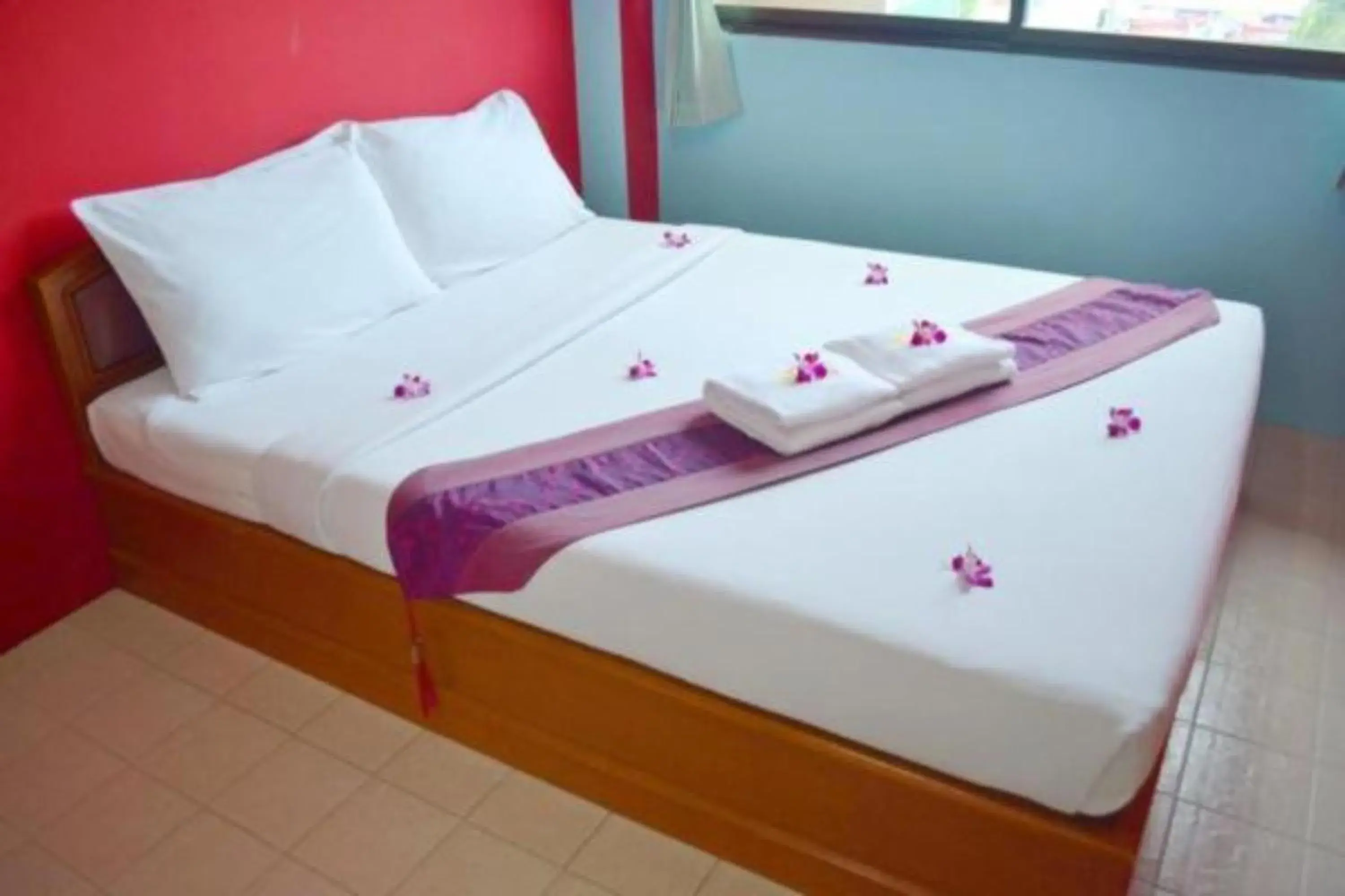 Bedroom, Bed in Samran Residence