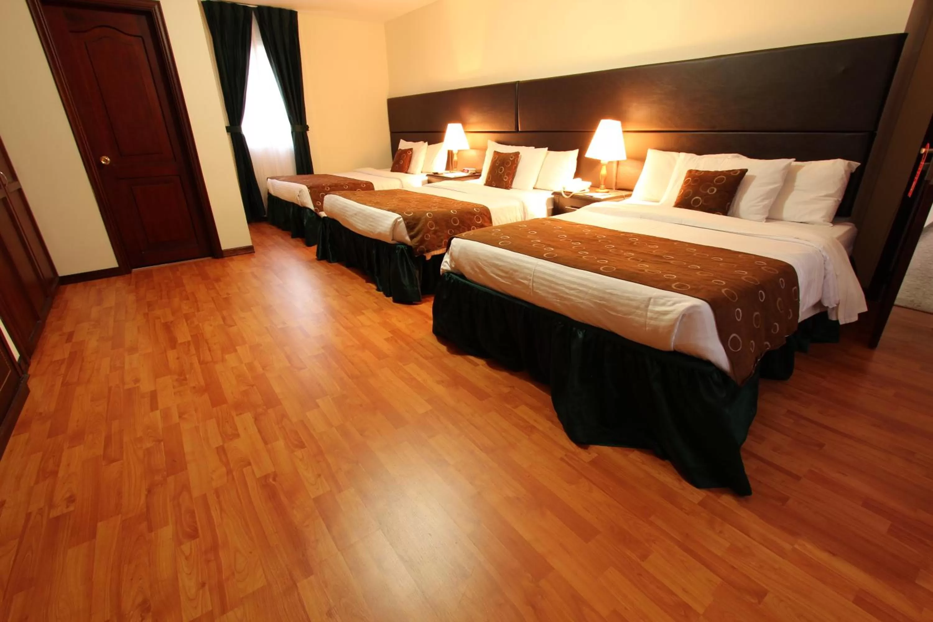 Photo of the whole room, Bed in Hotel San Fernando Real