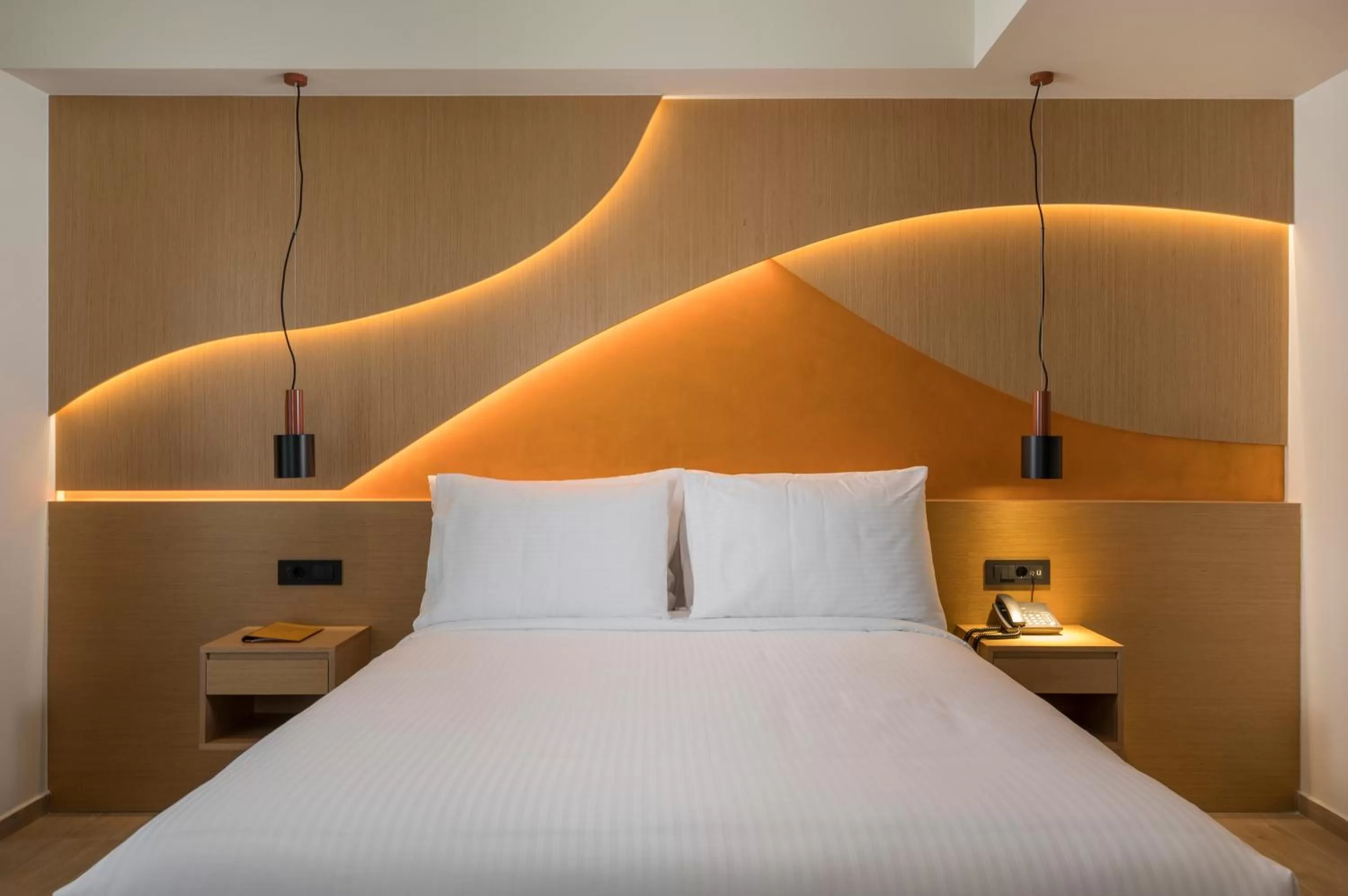 Photo of the whole room, Bed in Hyperion City Hotel & Spa