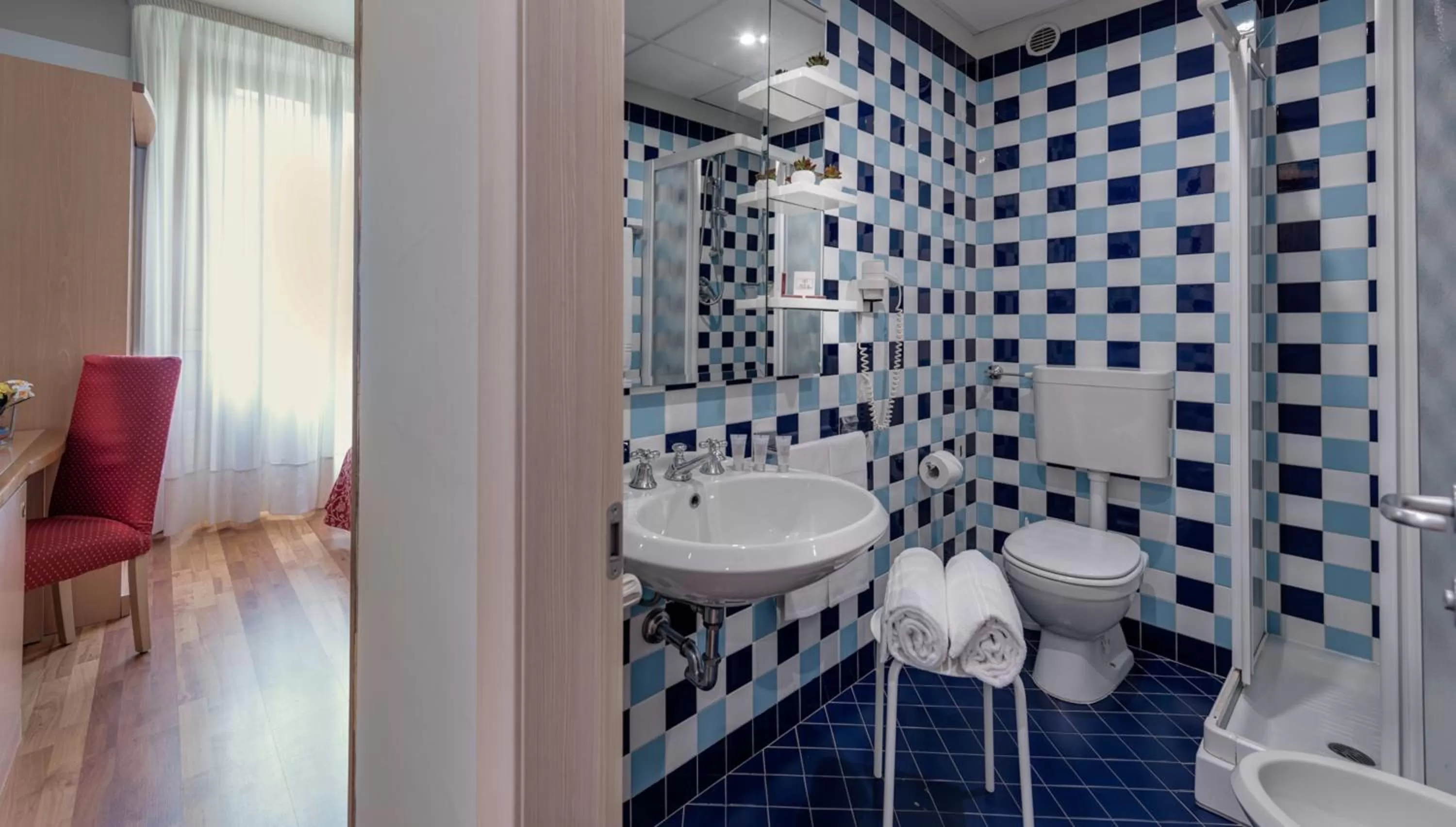 Basic Double Room in Hotel Boston