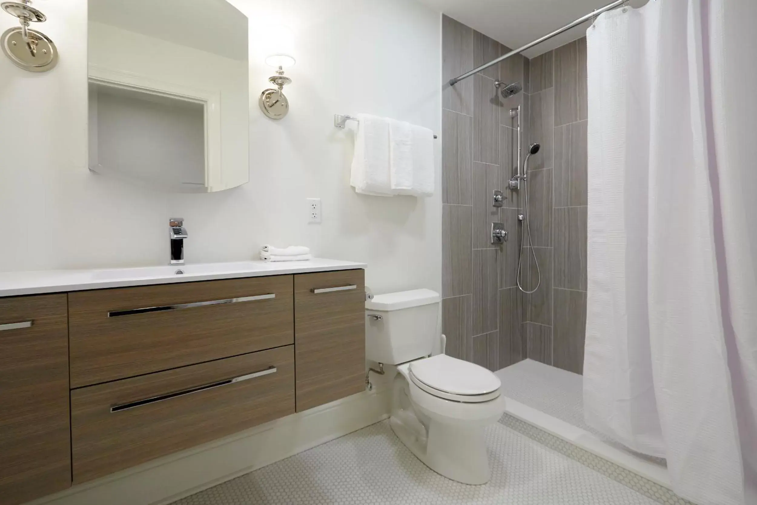 Living room, Bathroom in Sonder Lafayette Square