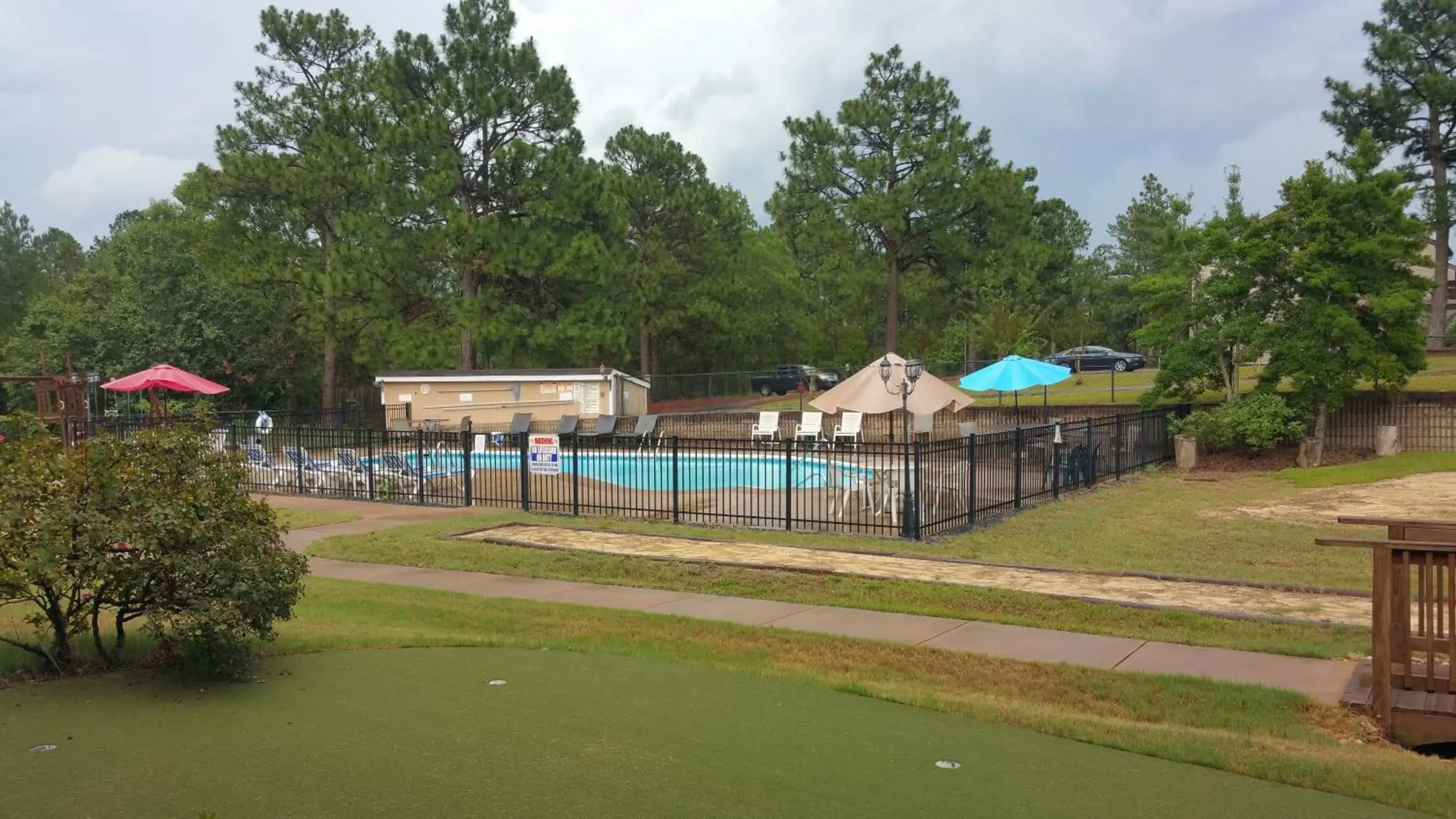 Swimming pool in Carolina Pine Inn near Southern Pines-Pinehurst