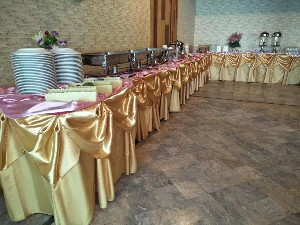 Breakfast, Banquet Facilities in Friendlytel Hotel