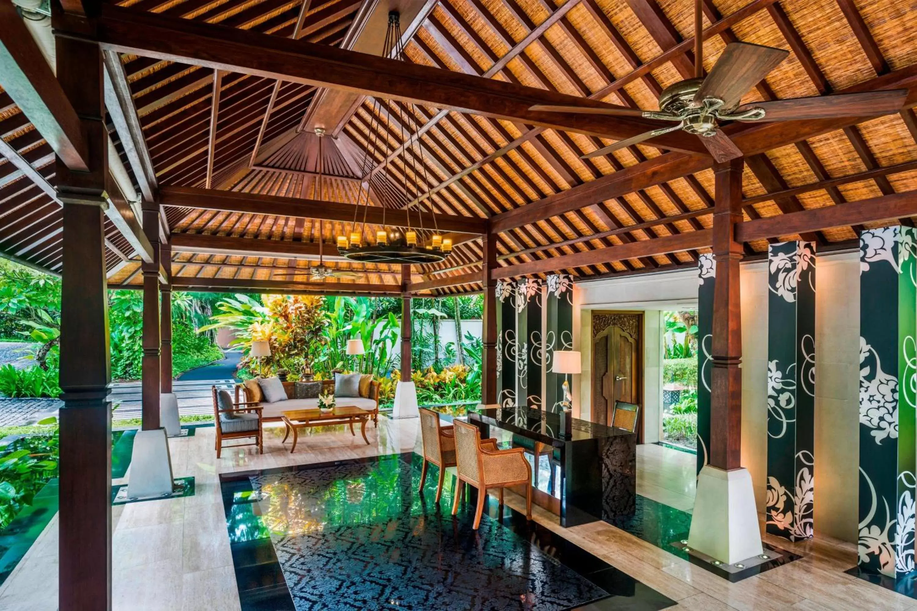Lobby or reception in The Laguna, A Luxury Collection Resort & Spa, Nusa Dua, Bali
