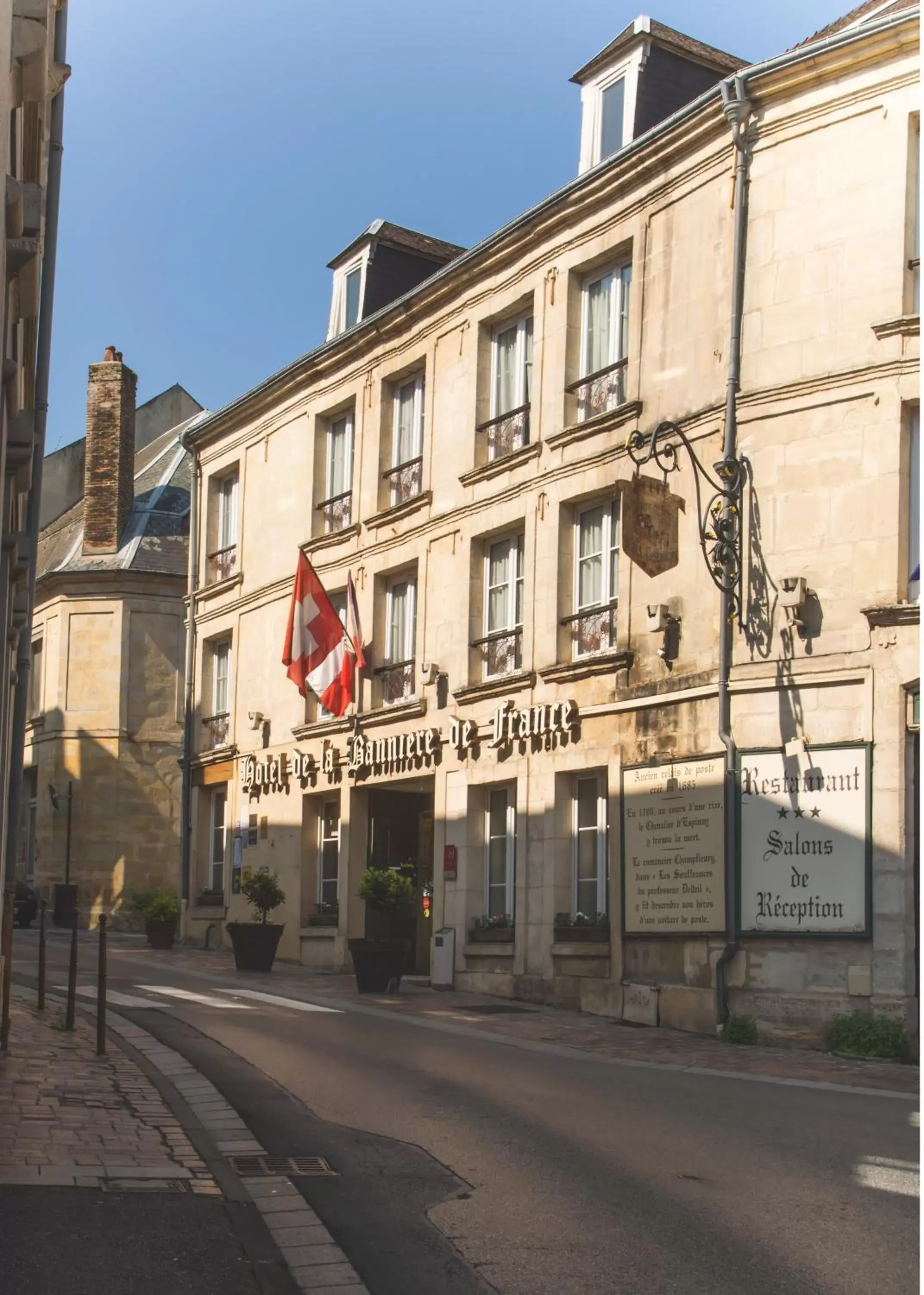 Property Building in Hôtel De La Banniere De France