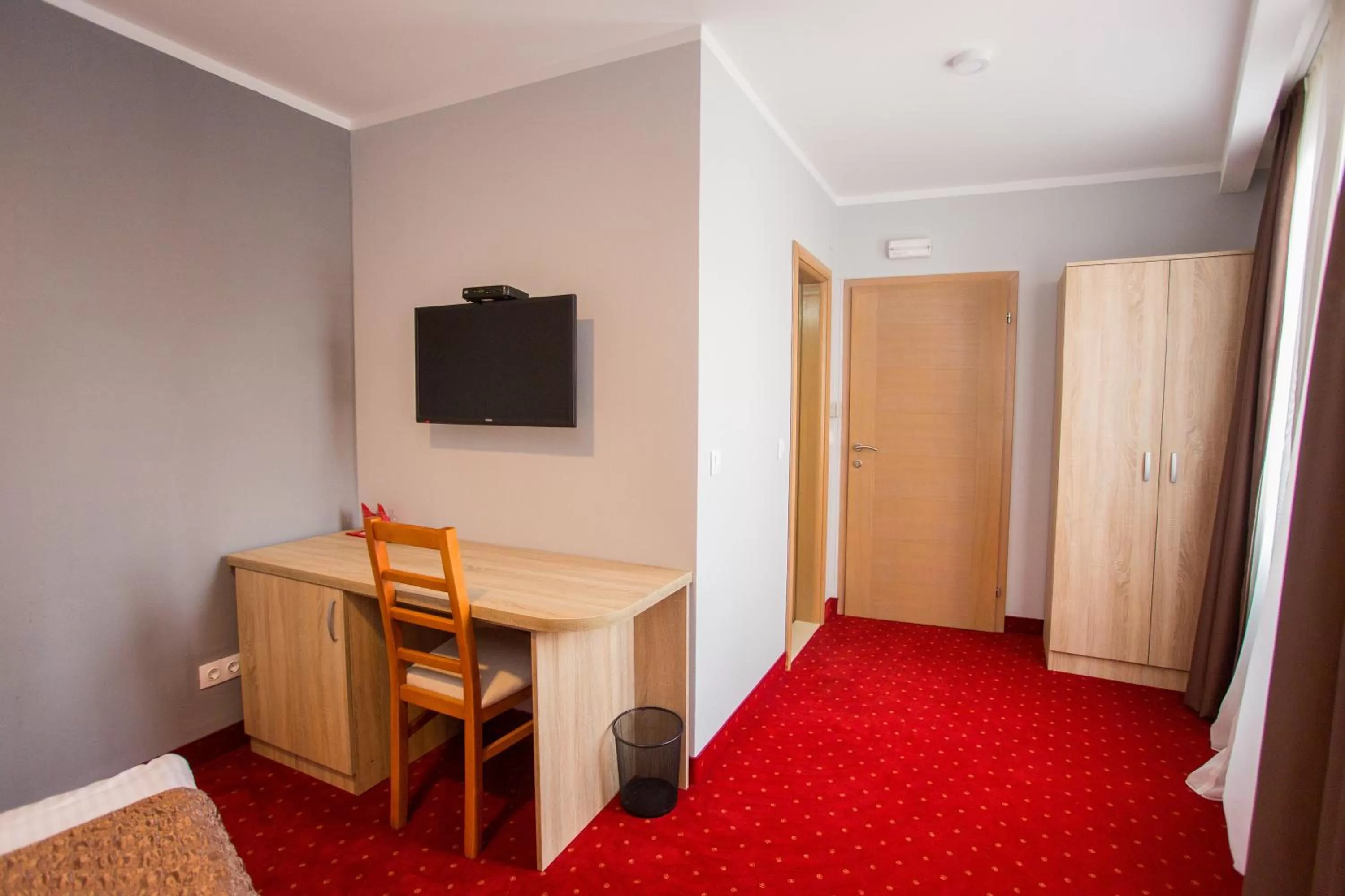 TV and multimedia, TV/Entertainment Center in Hotel Hana