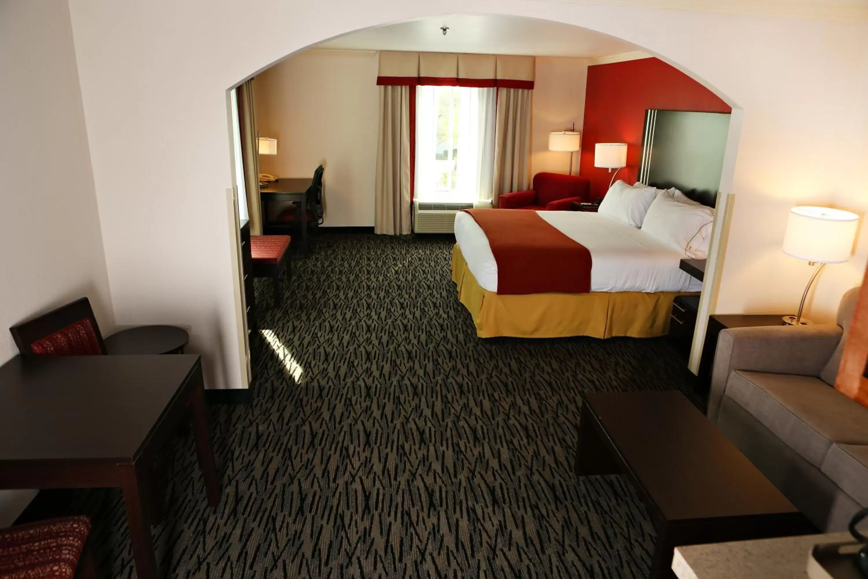 Photo of the whole room, Bed in Holiday Inn Express Hotel & Suites - Sumter, an IHG Hotel