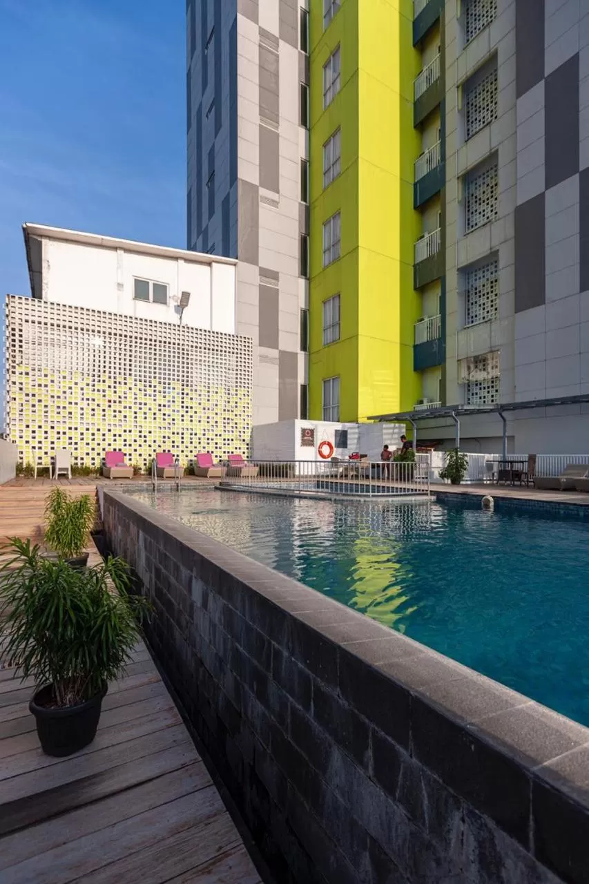 Swimming Pool in Shakti Hotel Bandung
