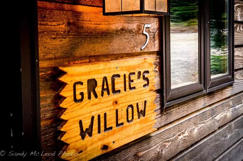 Facade/entrance in Asheville Cabins of Willow Winds
