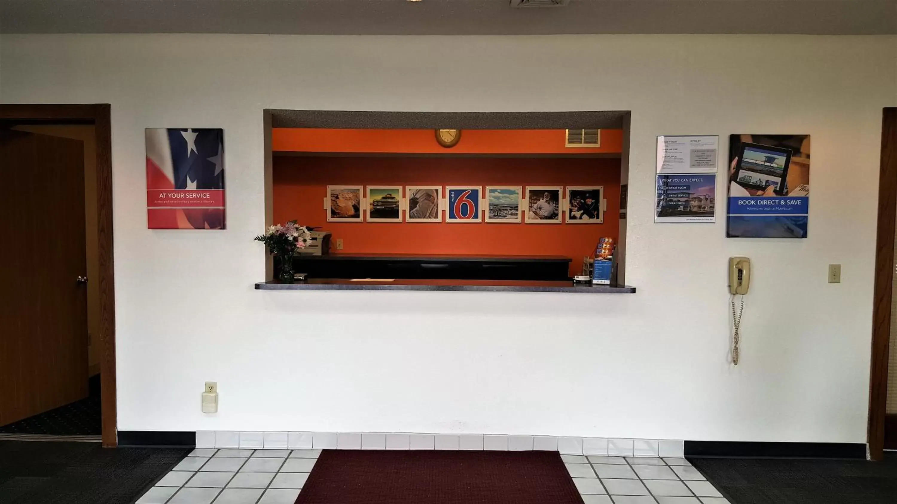 Lobby or reception, TV/Entertainment Center in Motel 6-Saukville, WI