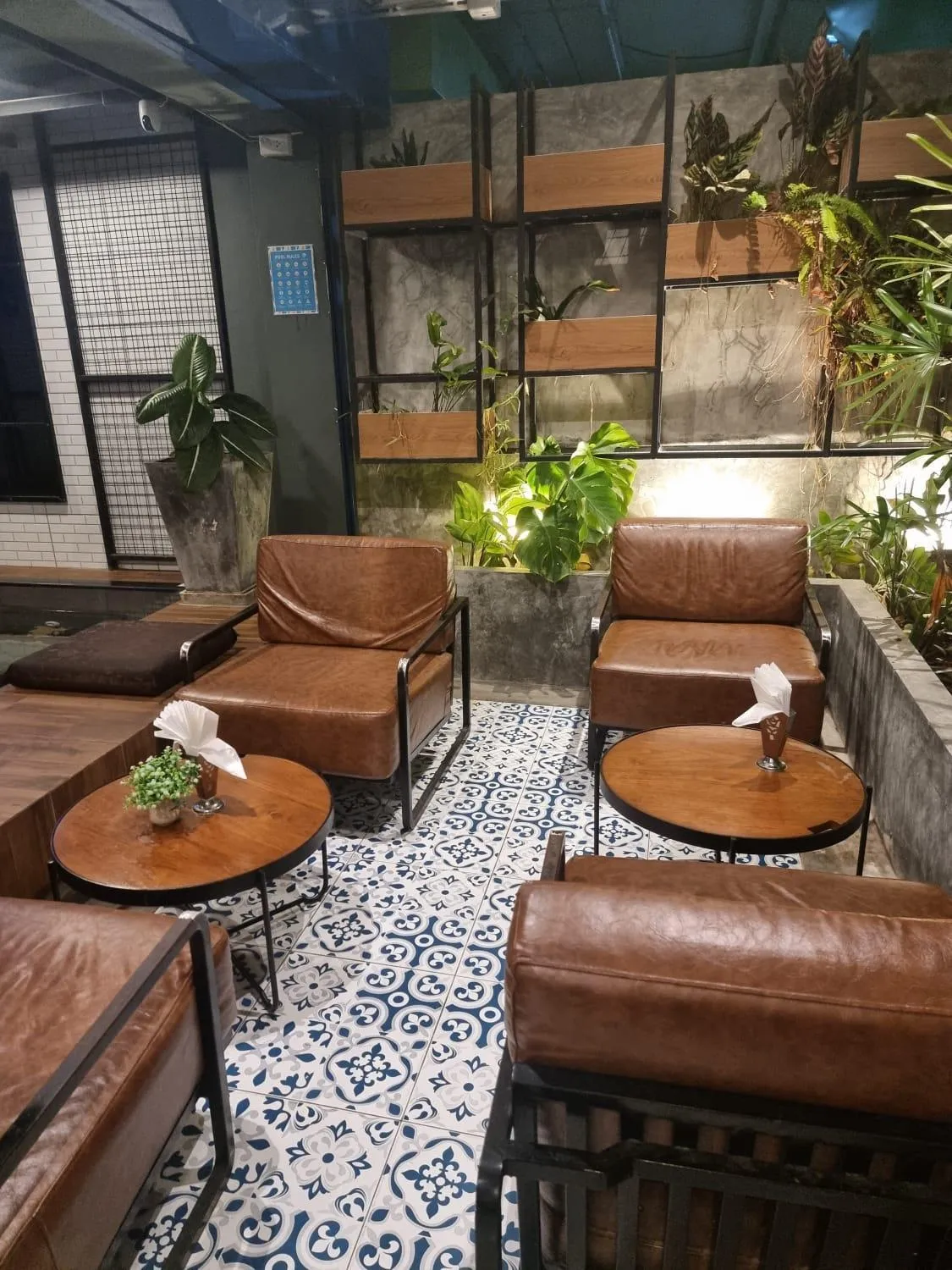 Communal lounge/ TV room in BH Baan Paradise Hotel Patong