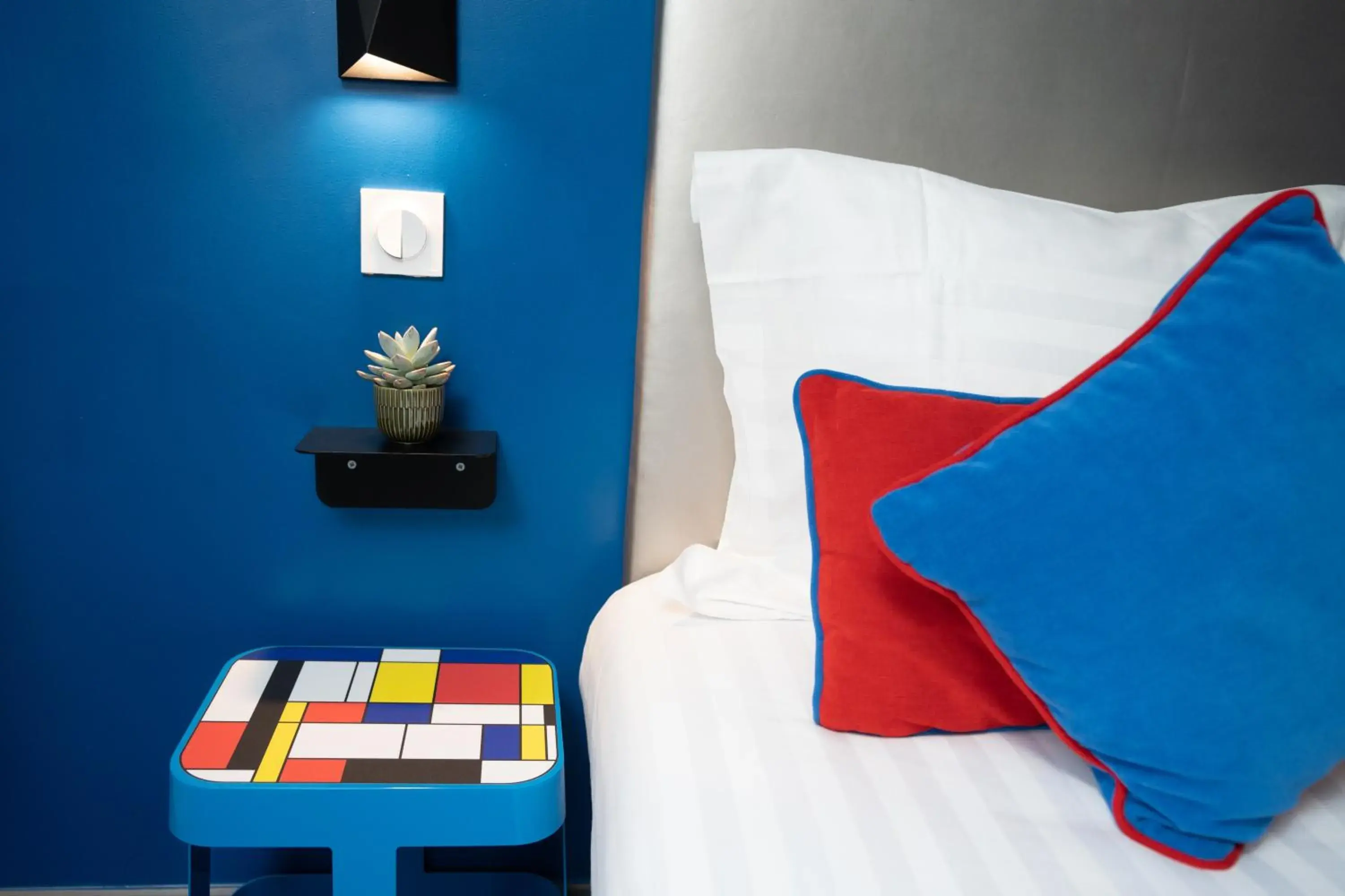 Bed in Hotel Du Mont Dore Batignolles