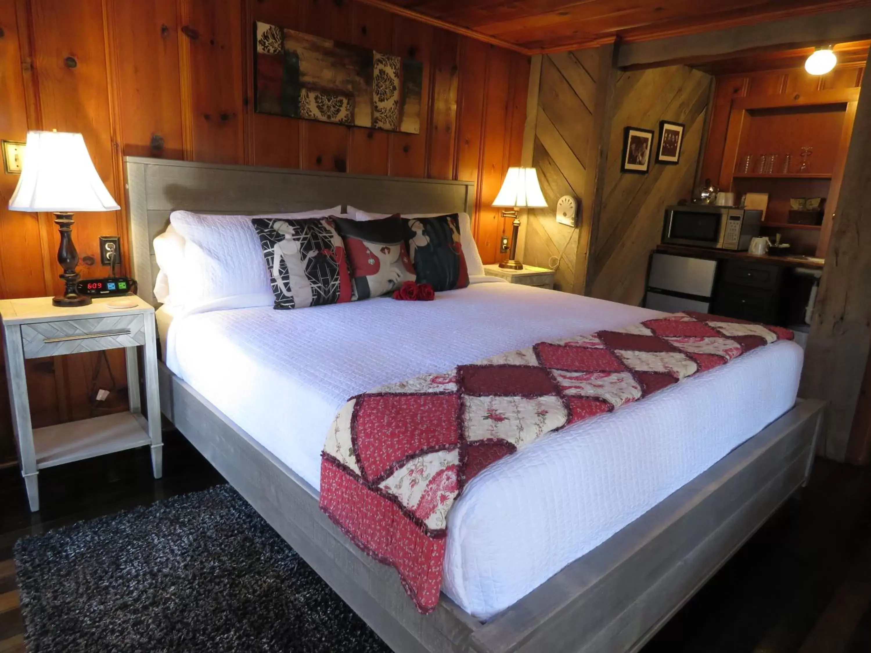 Bed in Tall Pines Inn