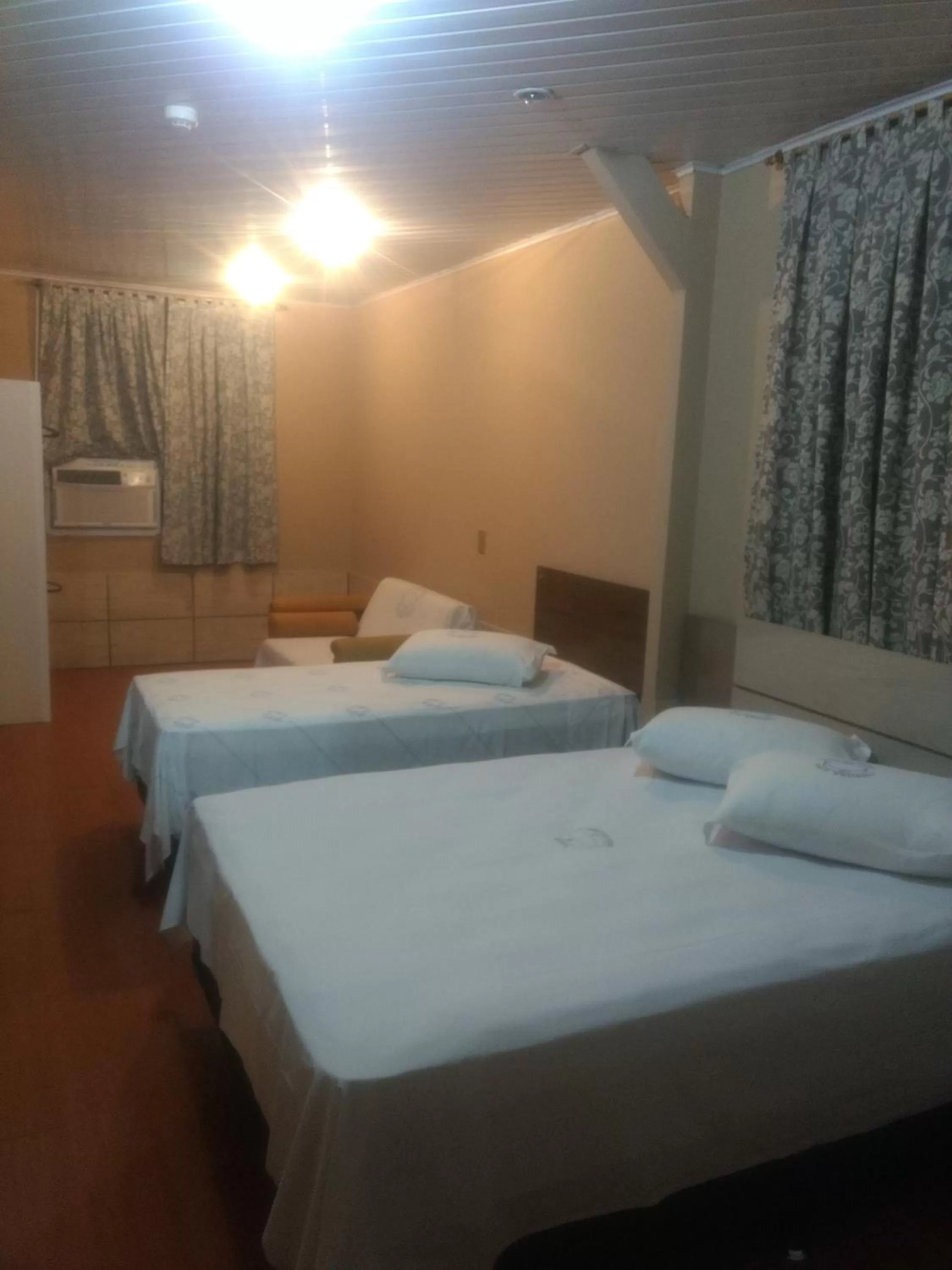 Bedroom, Bed in Cumbipar King Hotel