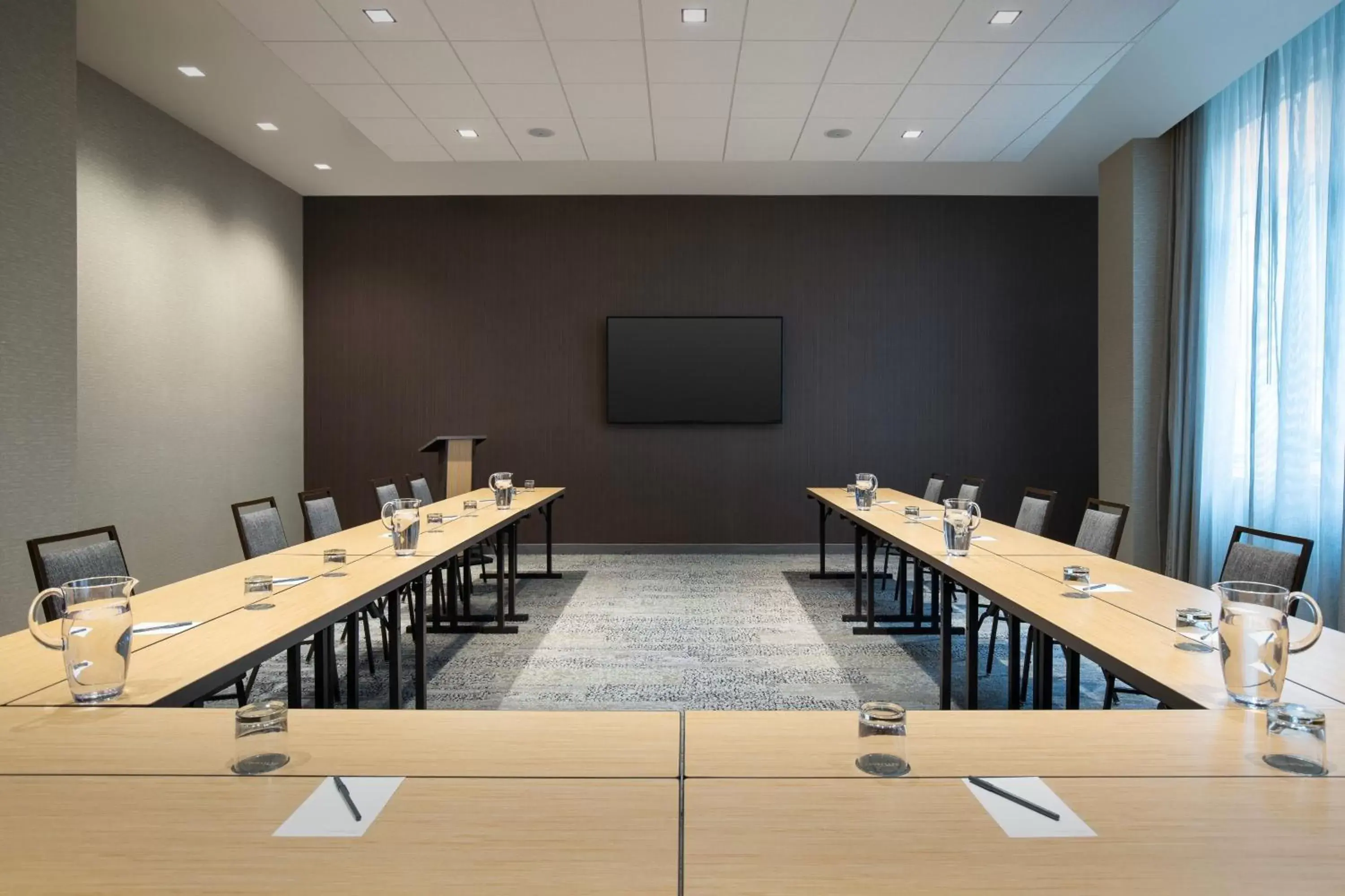 Meeting/conference room in Courtyard by Marriott Nanaimo