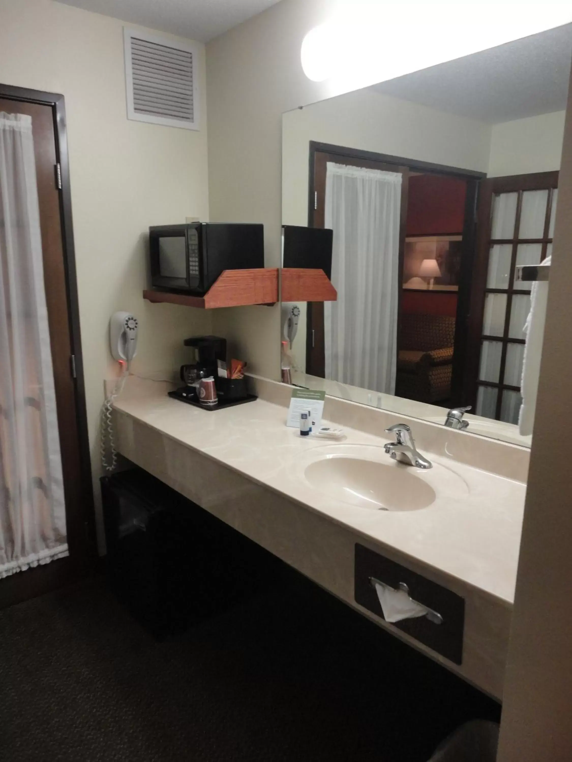 Bathroom in AmericInn by Wyndham Ottumwa