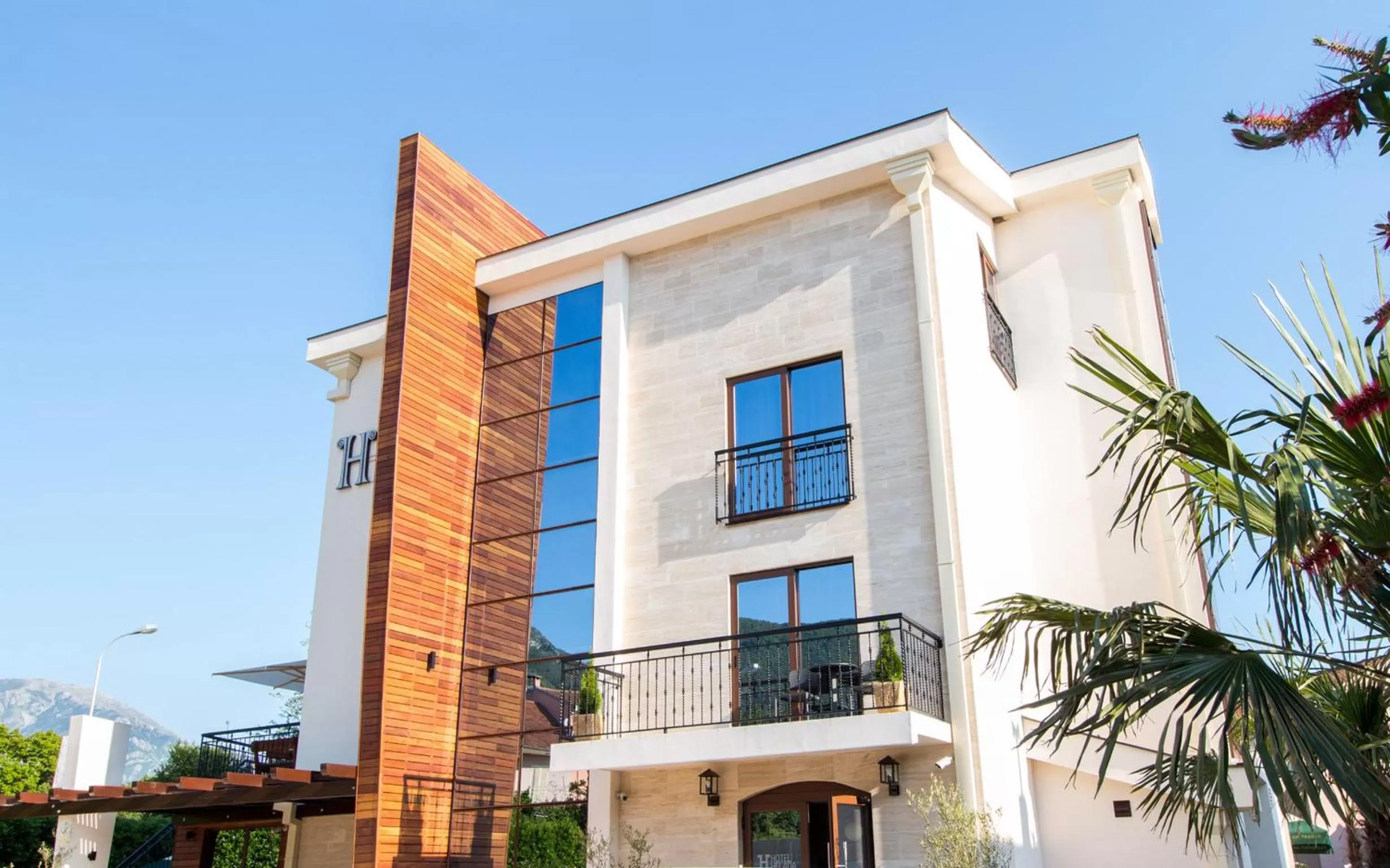 Property building in Hotel Helada