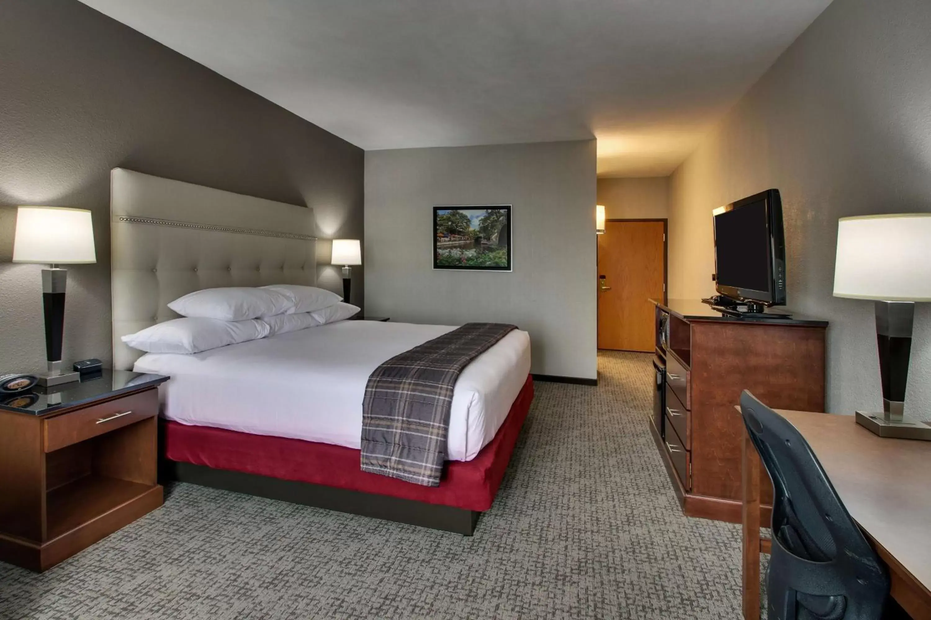 Photo of the whole room, Bed in Drury Inn & Suites San Antonio Northwest Medical Center