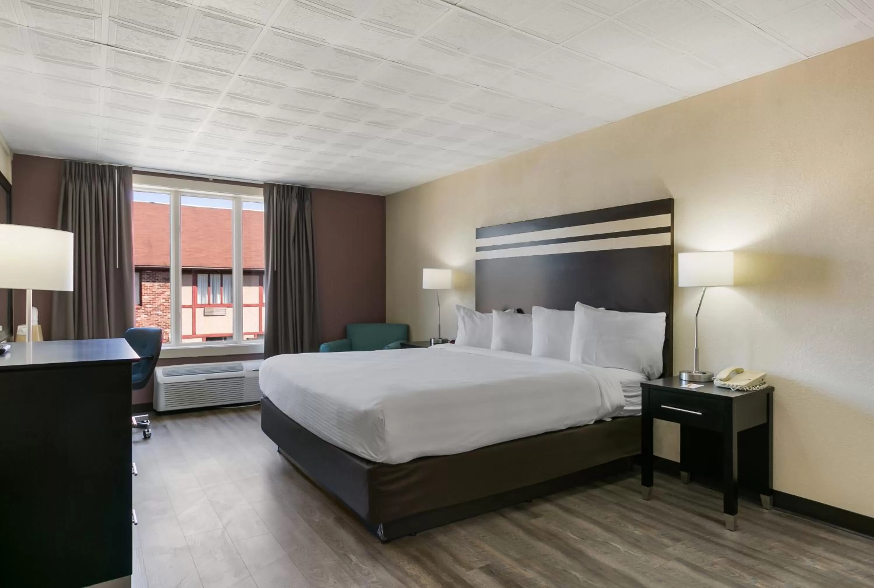 Bed in Eisenhower Hotel and Conference Center