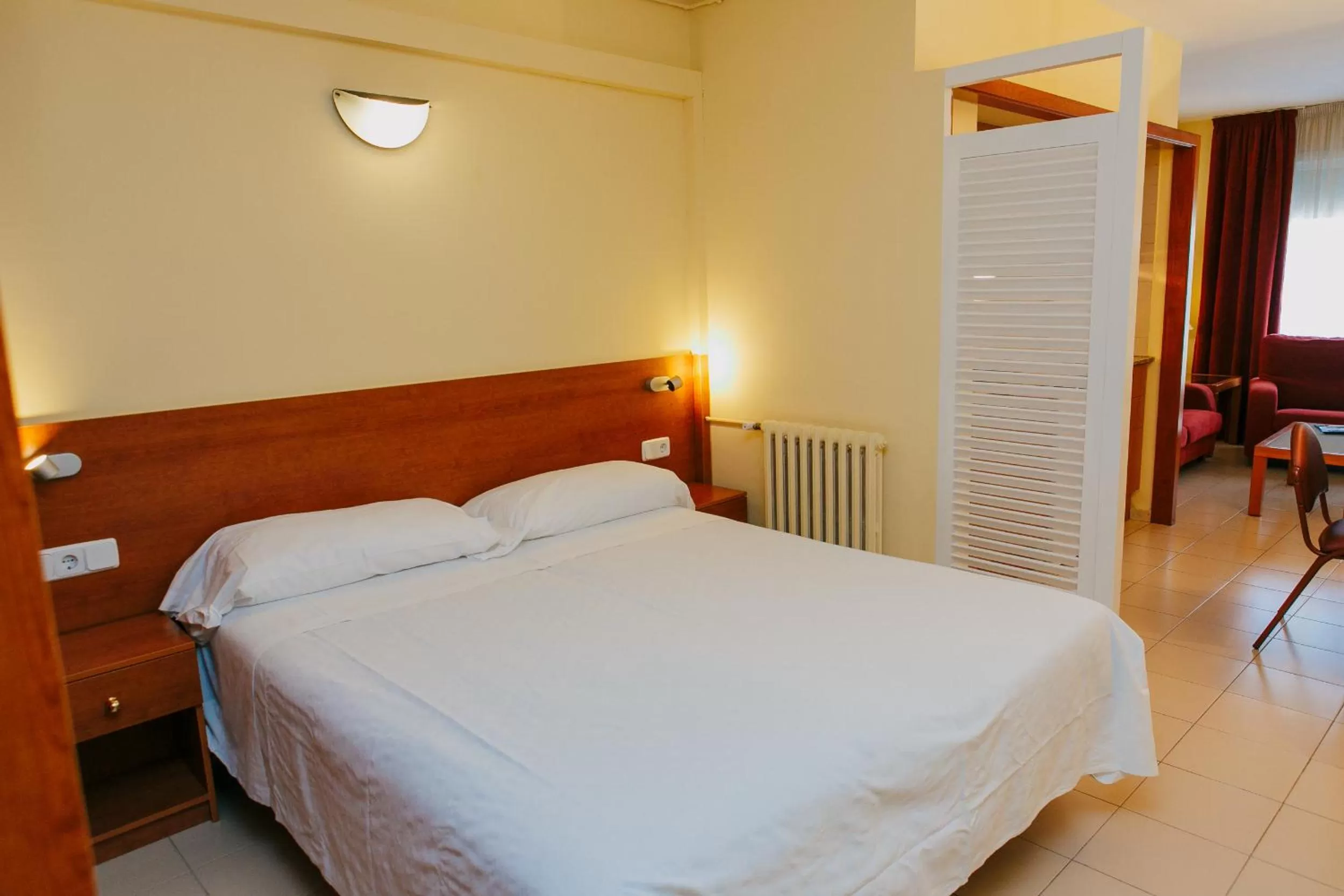 Bedroom, Bed in Aparthotel Bertrán