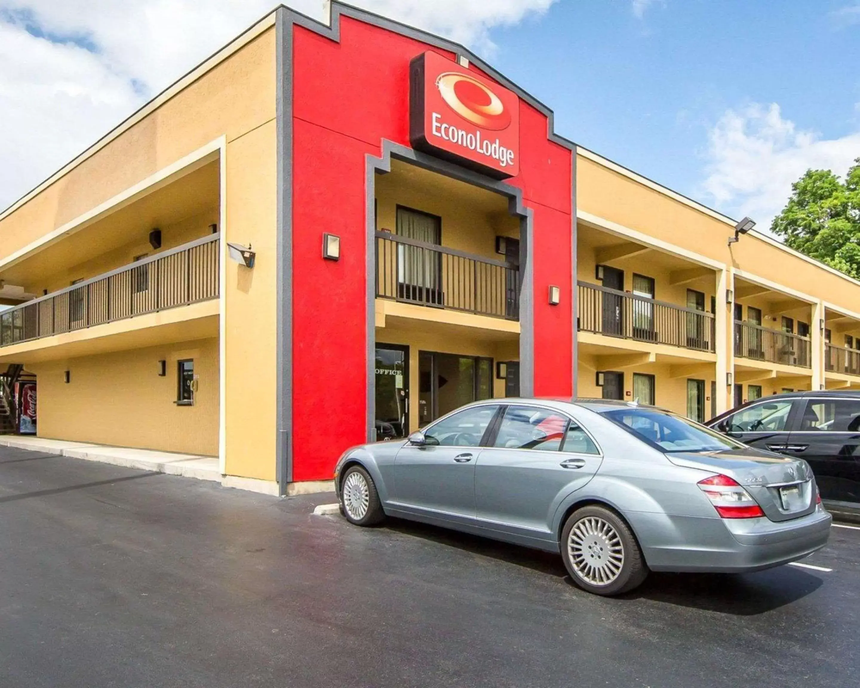 Property Building in Econo Lodge North Knoxville