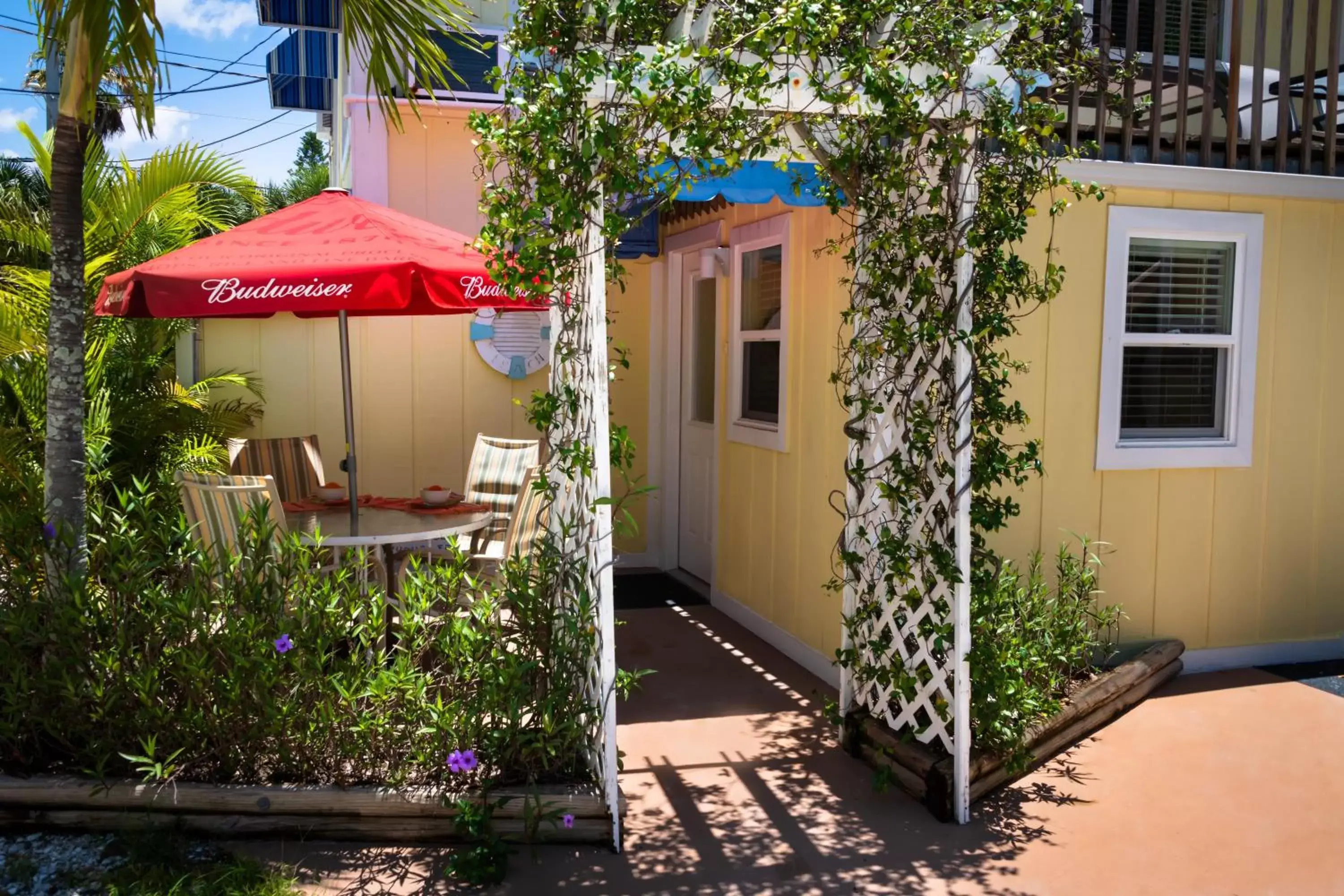 Patio in Cedar Cove Resort & Cottages