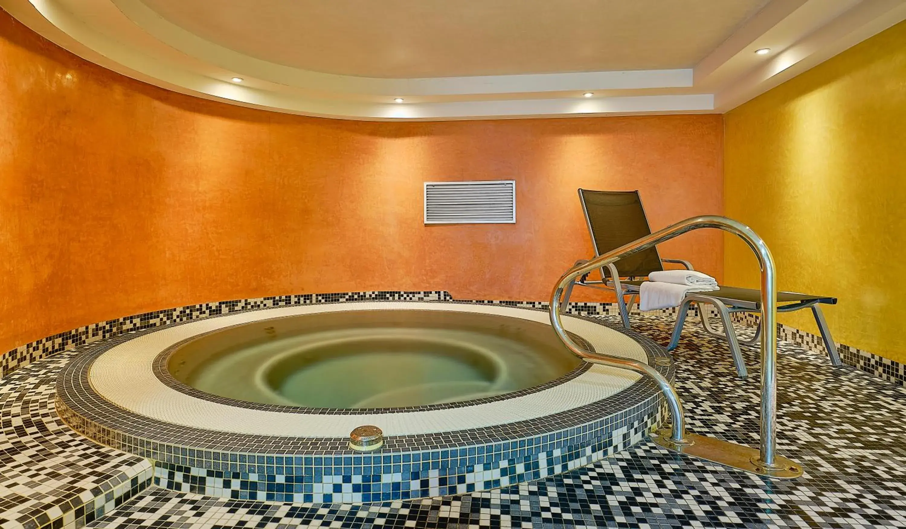 Hot Tub in Hotel Le Mauritia
