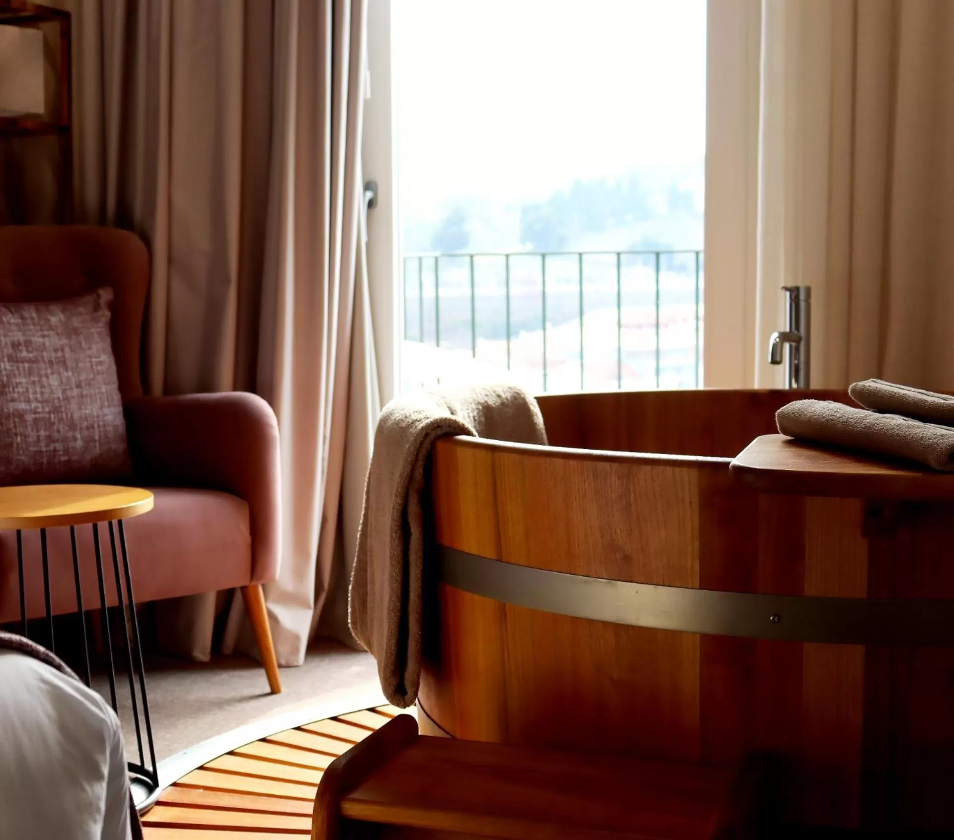 Hot Tub, Bed in Douro Castelo Signature Hotel & Spa