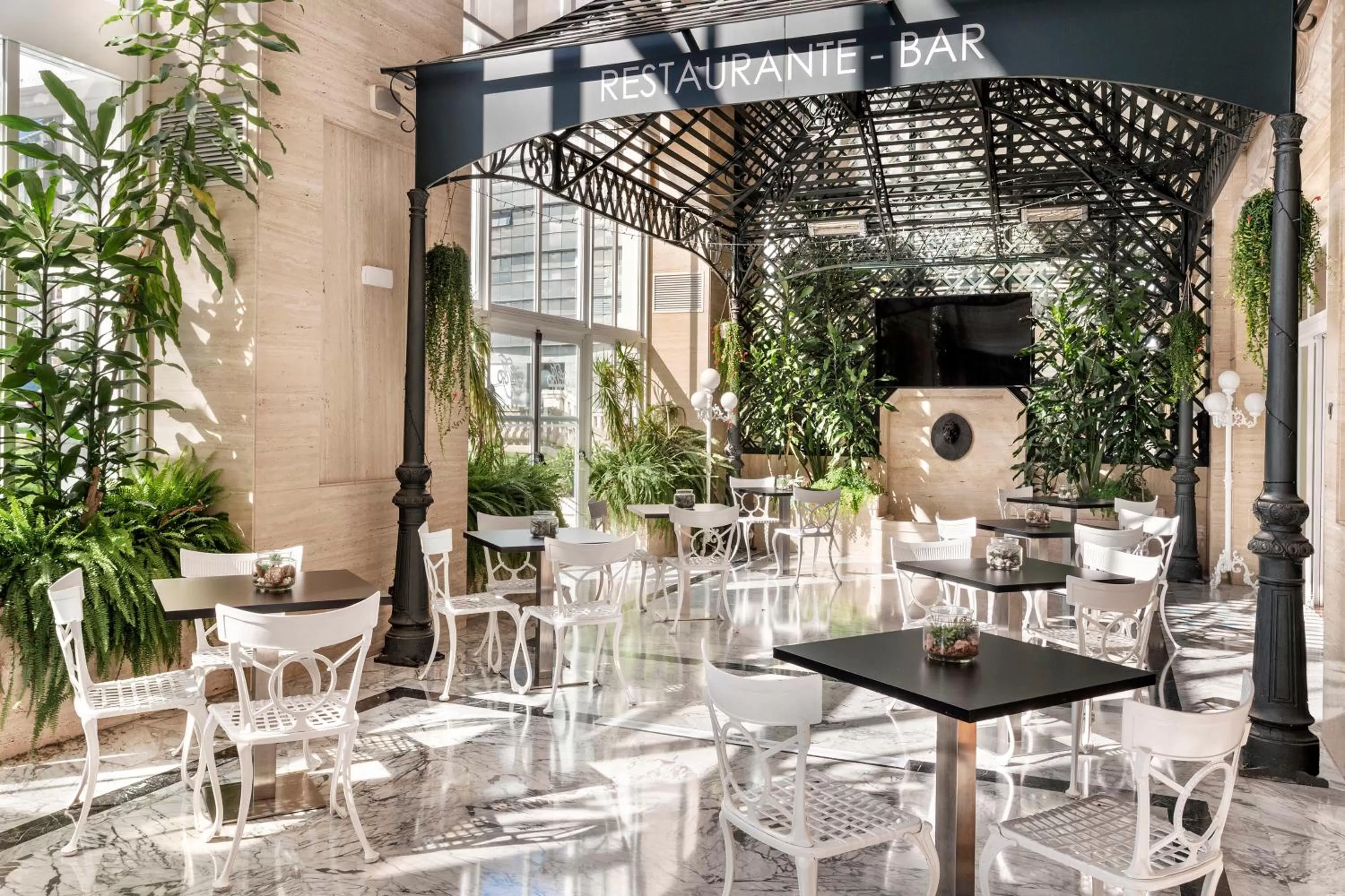 Restaurant/places to eat in Melia Maria Pita