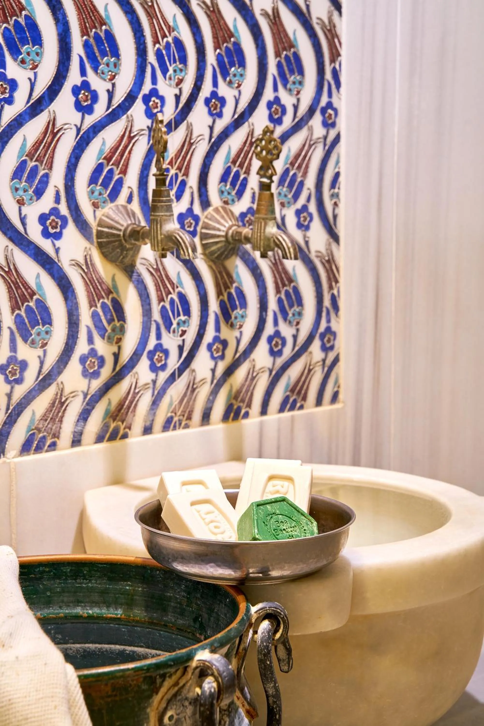 Public Bath in Atro Hotel