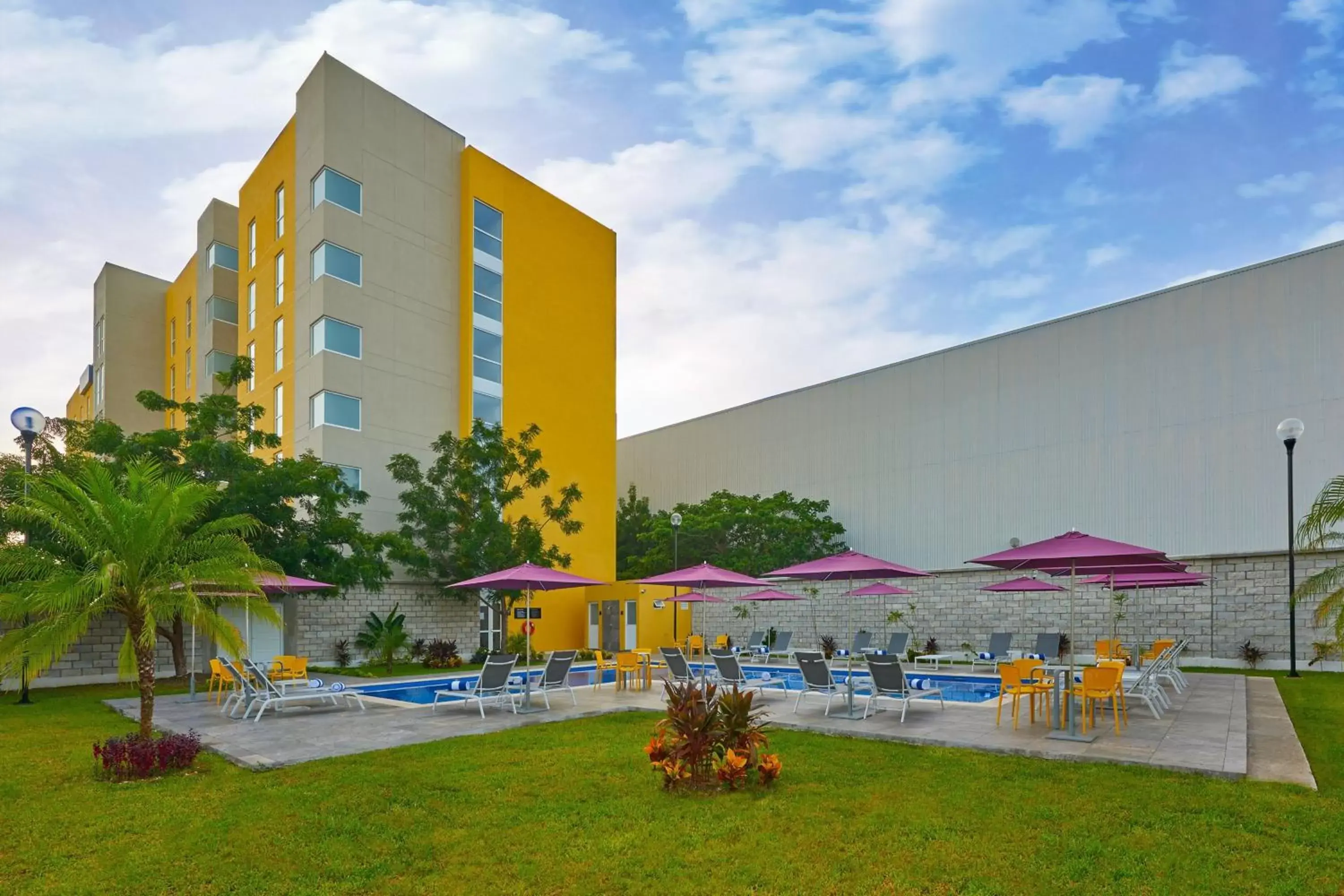 Swimming pool, Property Building in City Express by Marriott Mérida