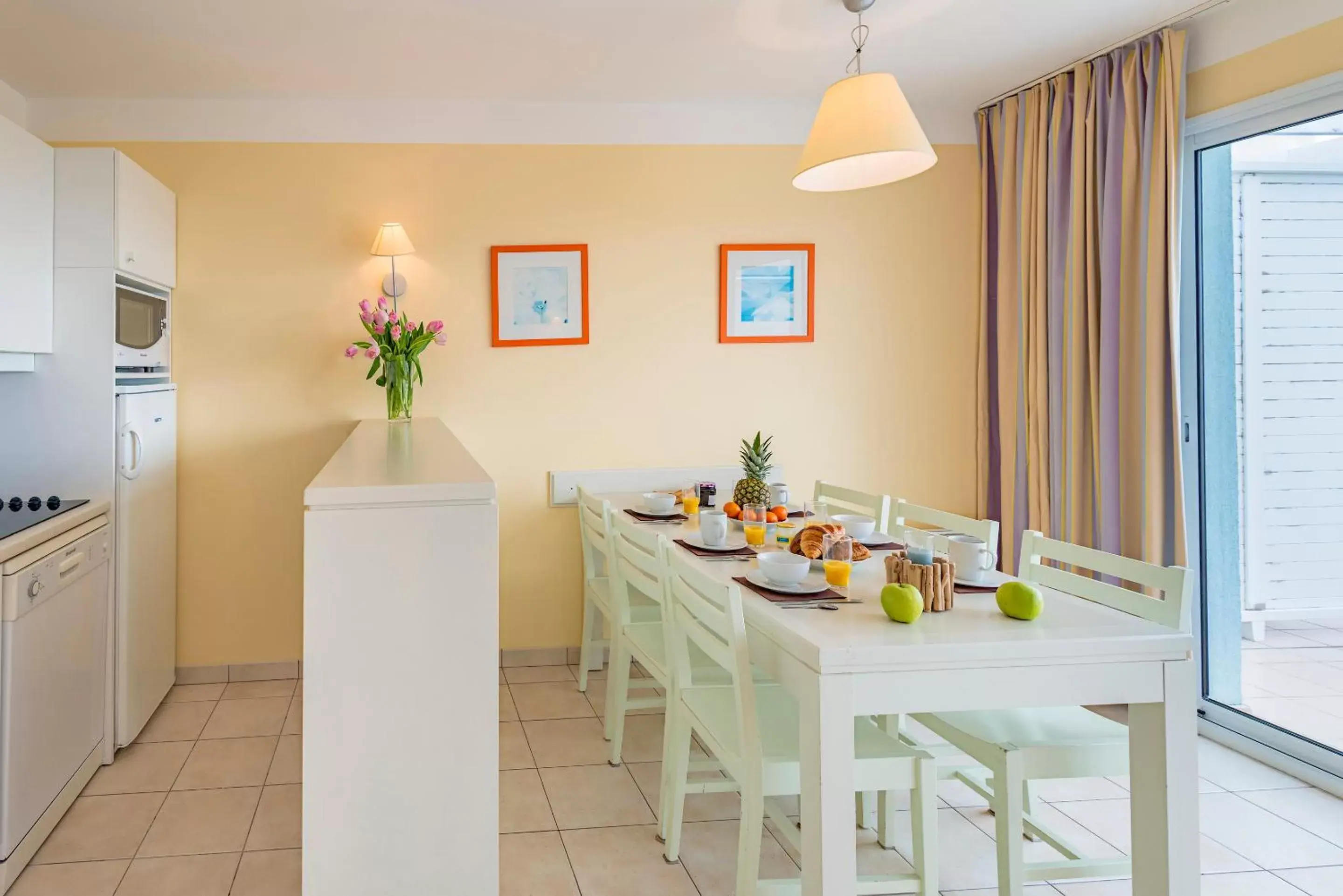 Kitchen or kitchenette, Dining Area in Lagrange Vacances L’Estran