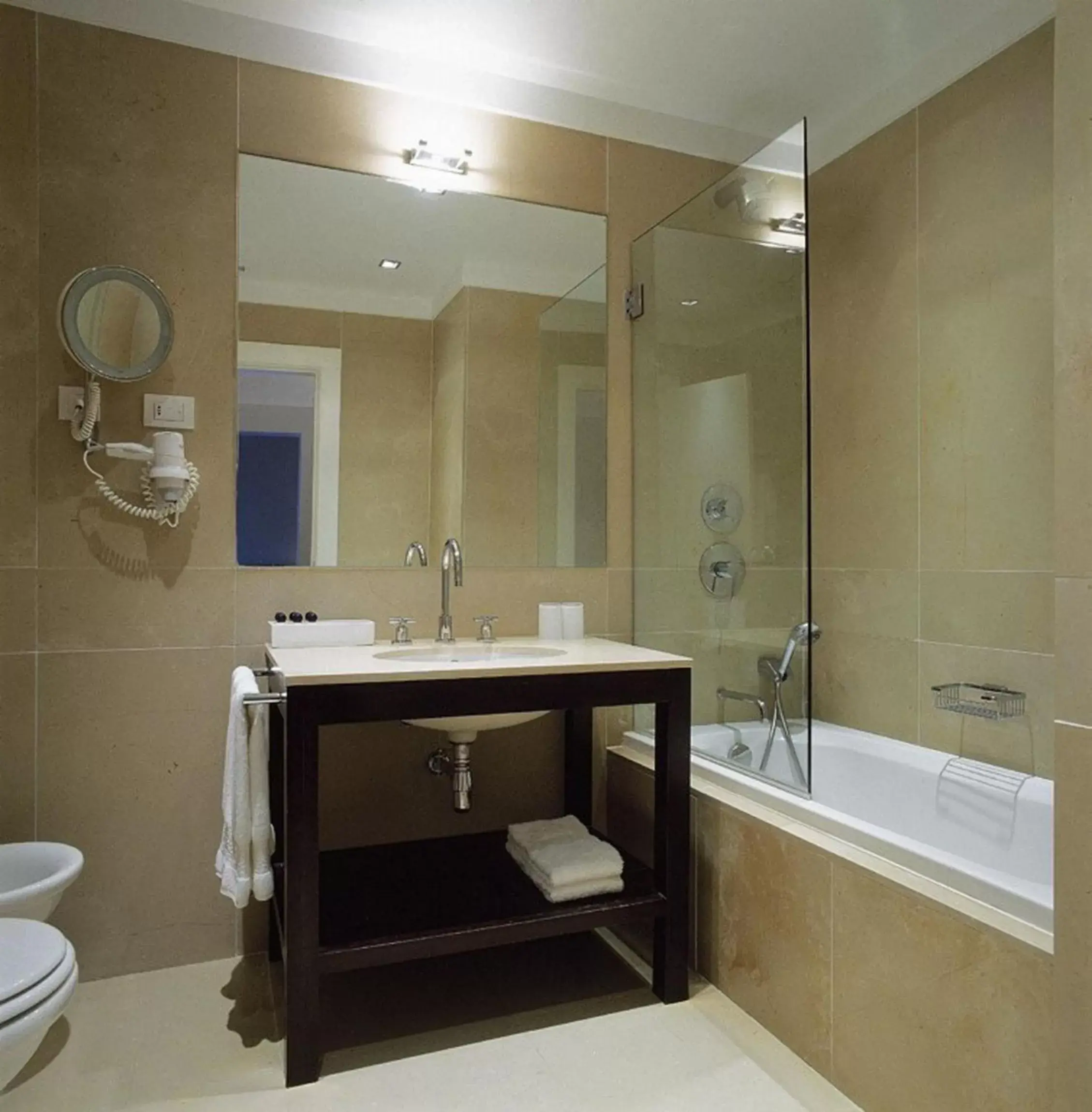 Bathroom in York House Lisboa Hotel